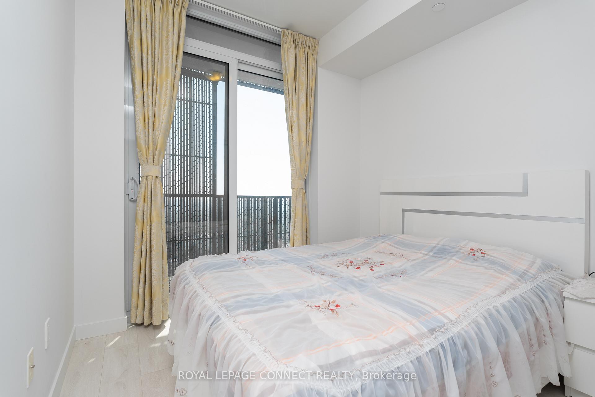 2 Bedrooms Condo at 8 Eglinton, Toronto For sale