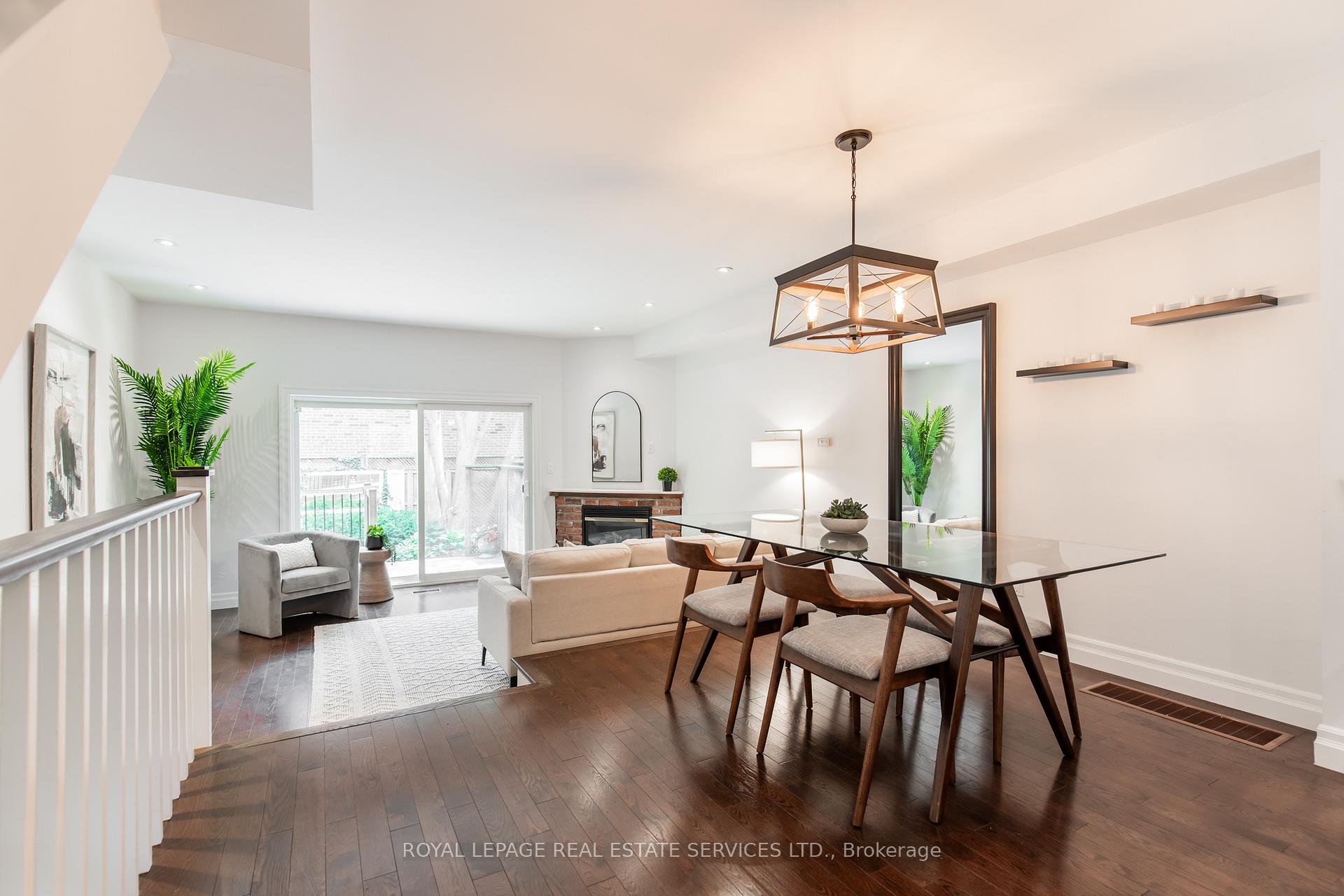 3 Bedrooms Condo at 3122 Lakeshore, Oakville For sale