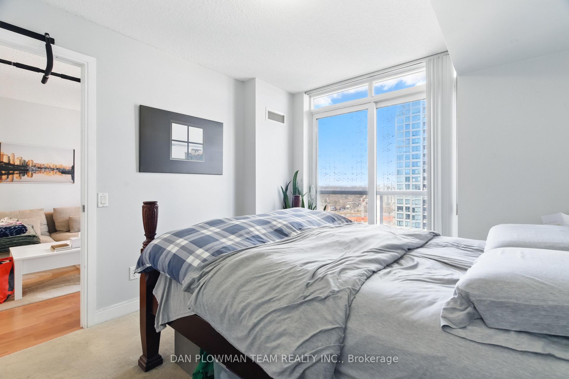 1 Bedroom Condo at 35 Viking, Toronto For sale