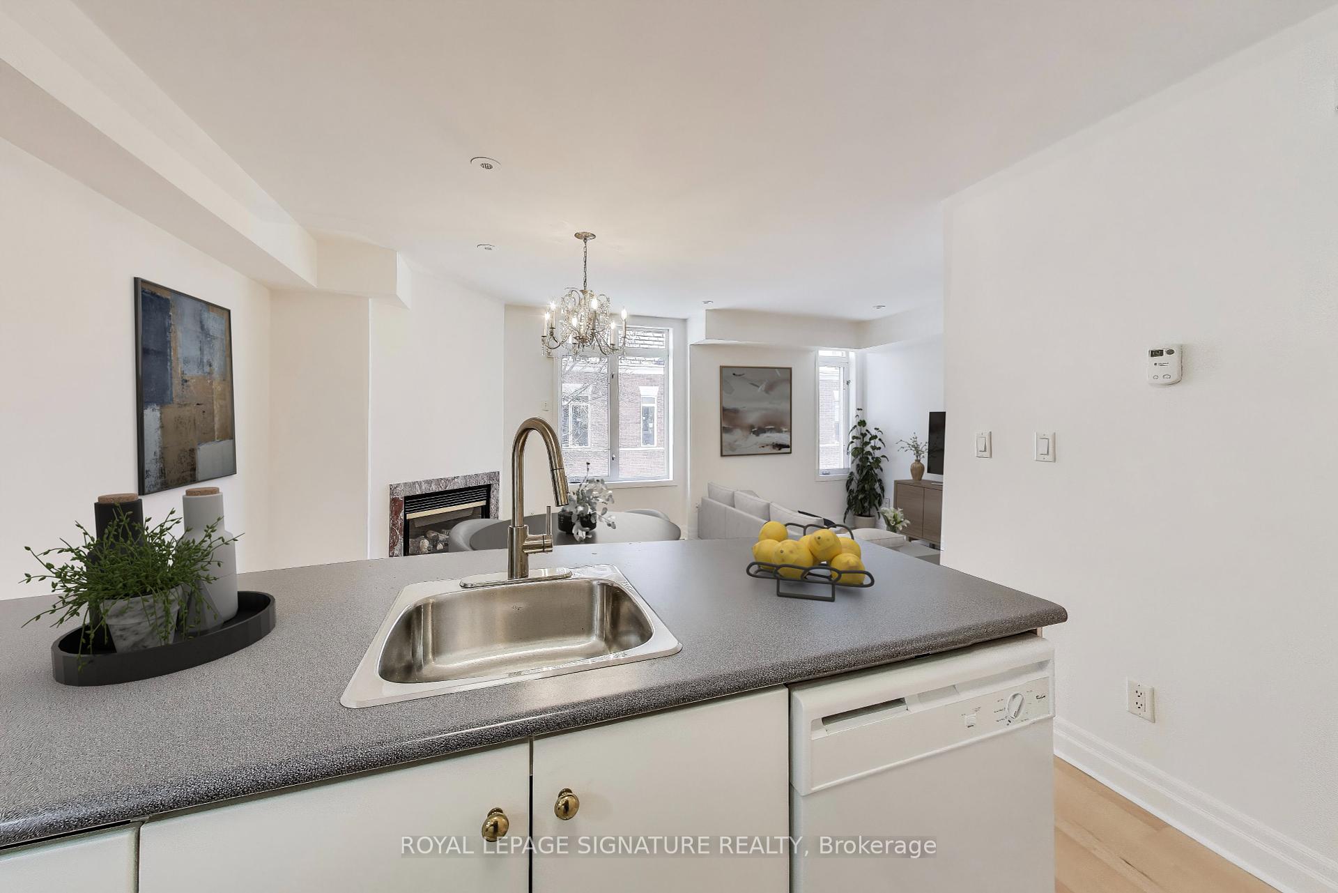 2 Bedrooms Condo at 415 Jarvis, Toronto For sale