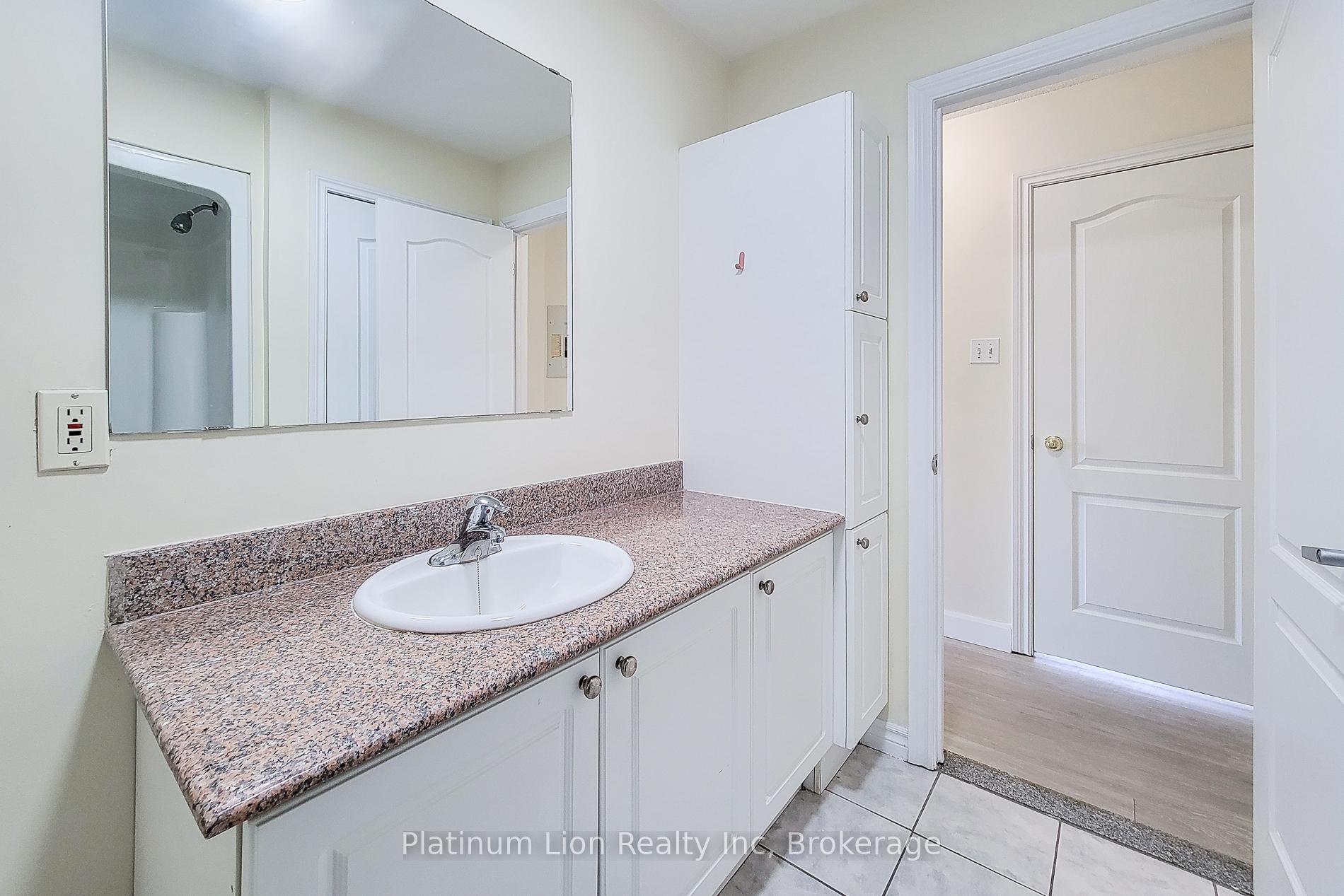 2 Bedrooms Condo at 135 James,  Hamilton For sale