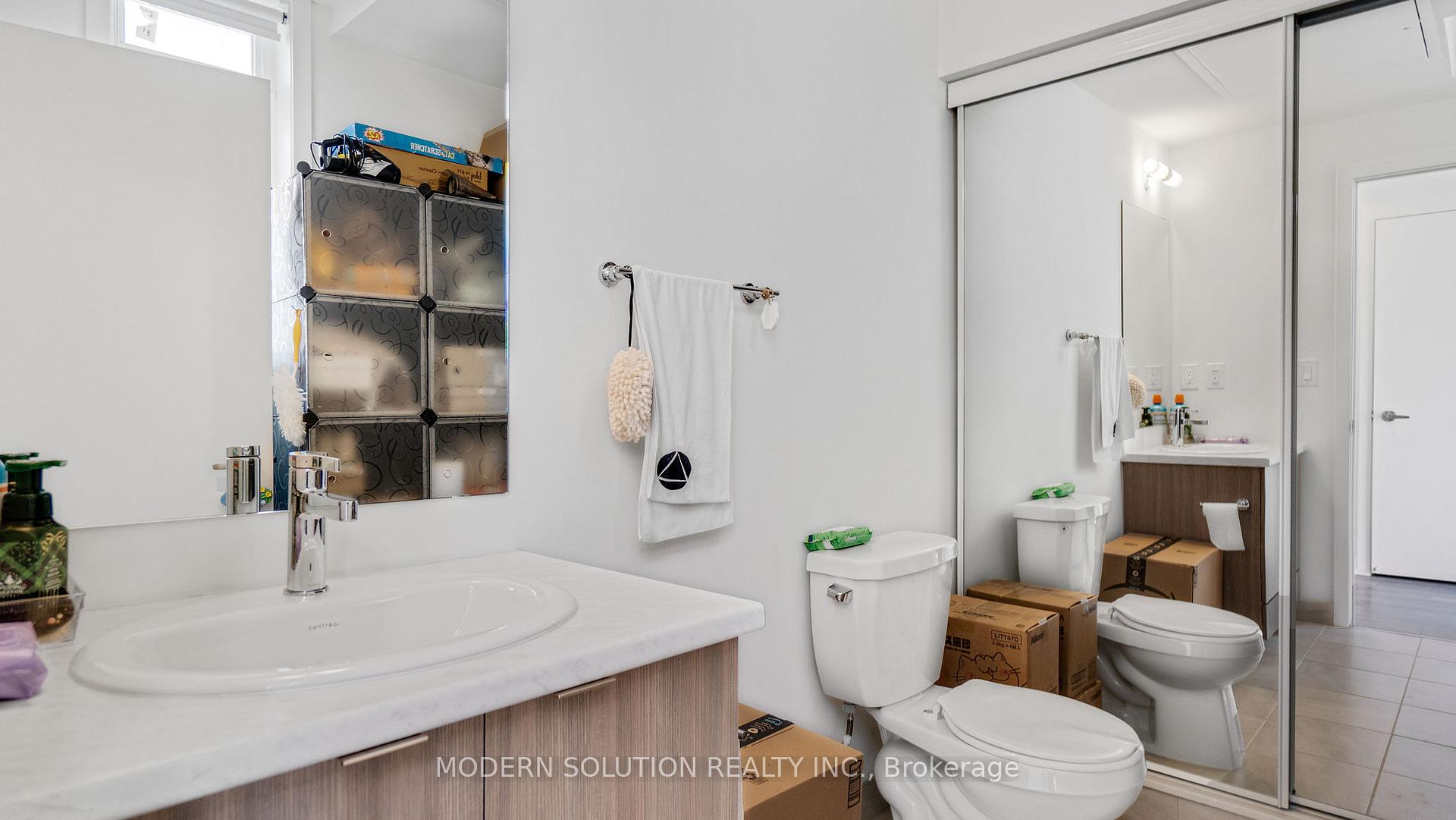 2 Bedrooms Condo at 155 Canon Jackson, Toronto For sale
