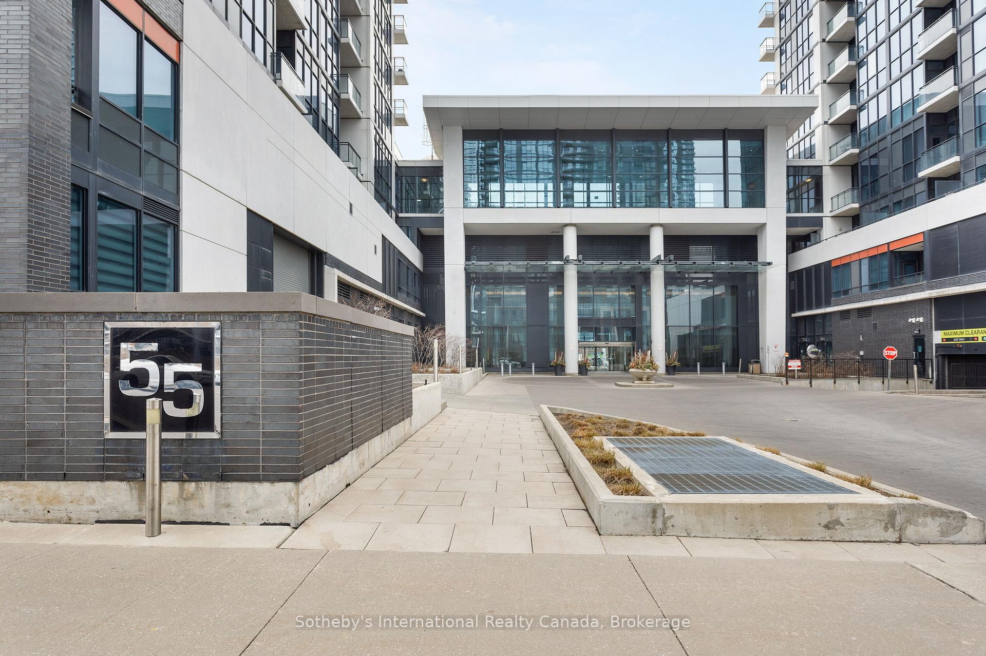 2 Bedrooms Condo at 55 Eglinton, Mississauga For sale