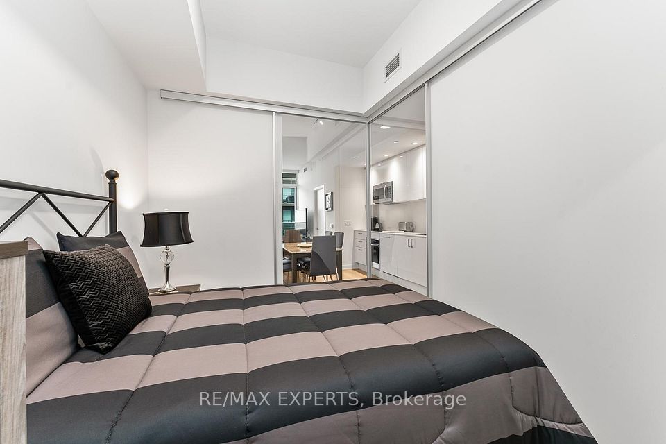 1928 Lakeshore Boulevard 4203