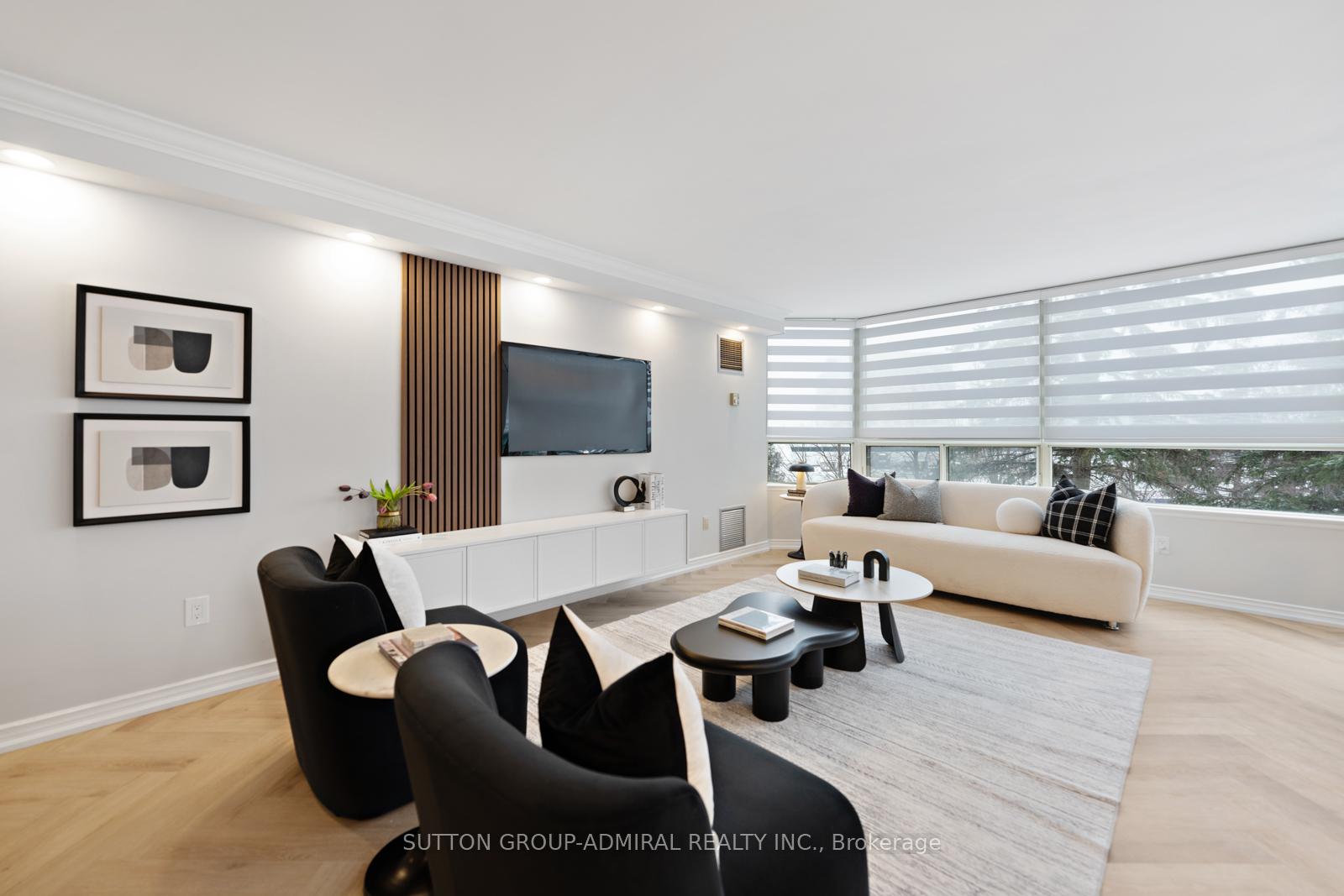 2 Bedrooms Condo at 7 Townsgate, Vaughan For sale