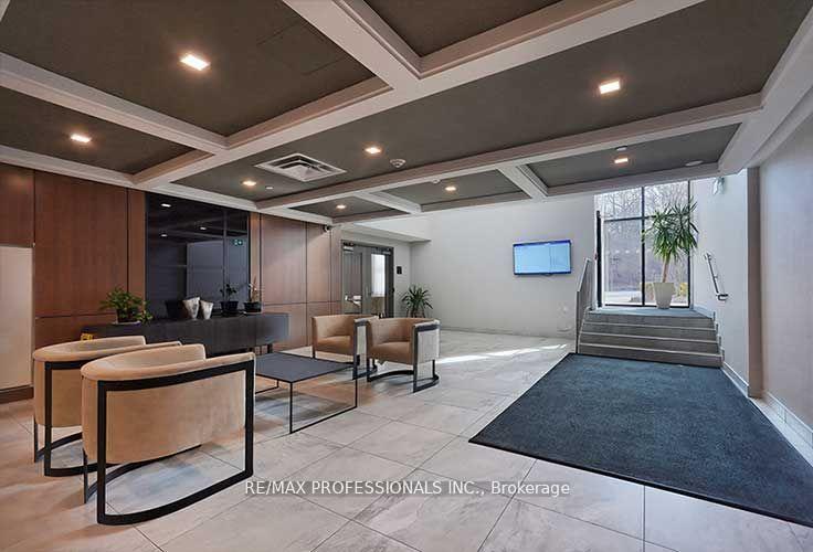 3 Bedrooms Condo at 1575 Lakeshore, Mississauga For sale