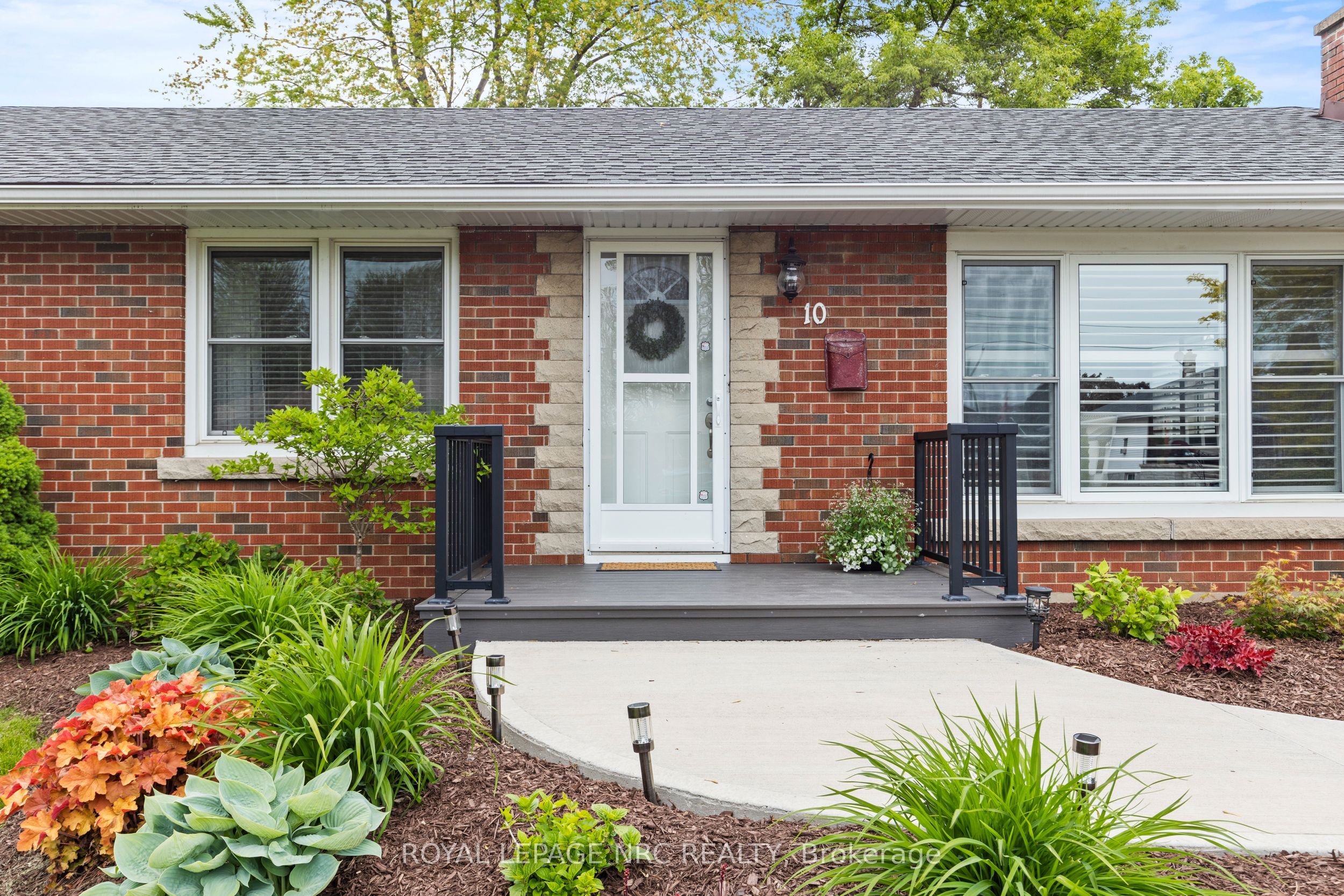 10 Whiteoak Drive