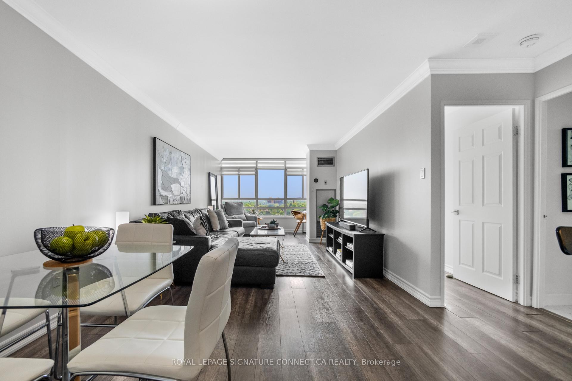 2 Bedrooms Condo at 75 King, Mississauga For sale