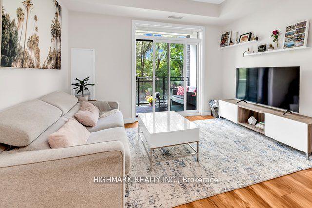 2 Bedrooms Condo at 320 Plains, Burlington For sale