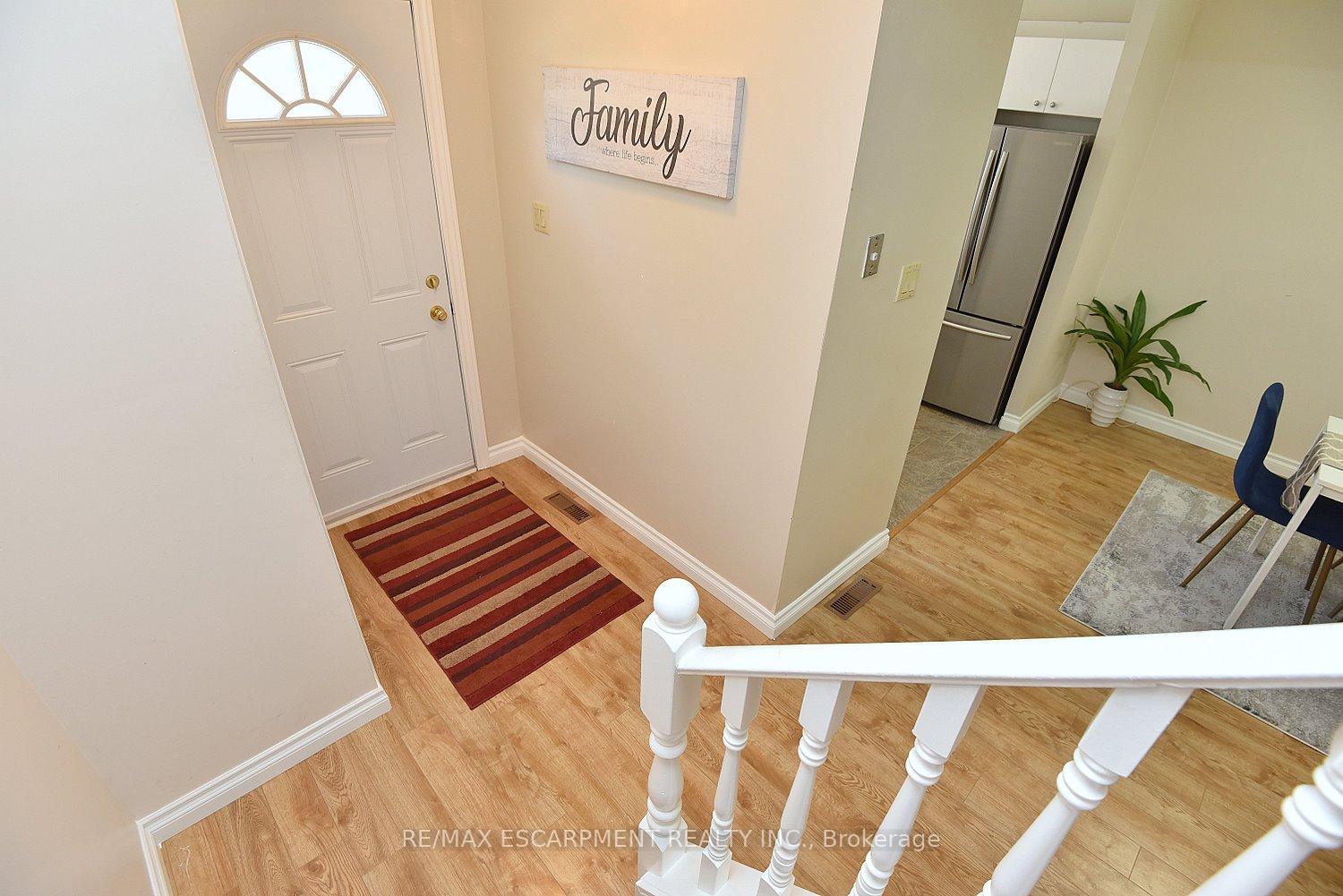 4 Bedrooms Condo at 250 Magnolia, Hamilton For sale