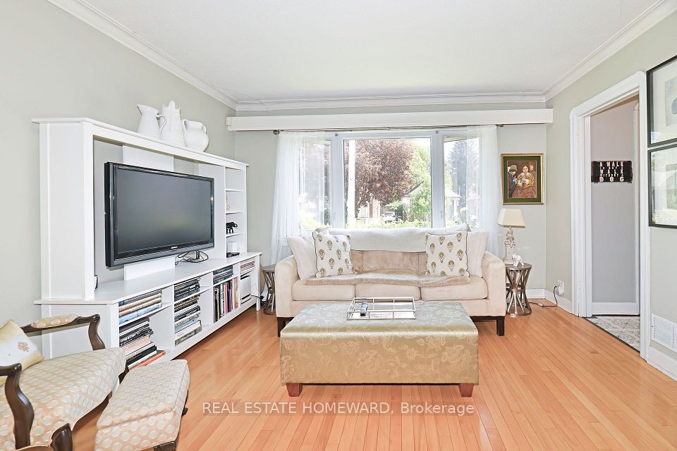 102 Cedarcrest Boulevard, Toronto, ON M4B 2P3
