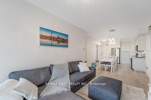 2 Bedrooms Condo at 70 Roehampton,  Toronto For sale