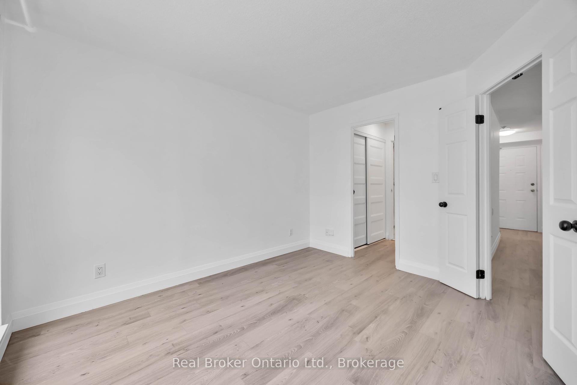 2 Bedrooms Condo at 222 The Esplanade, Toronto For sale