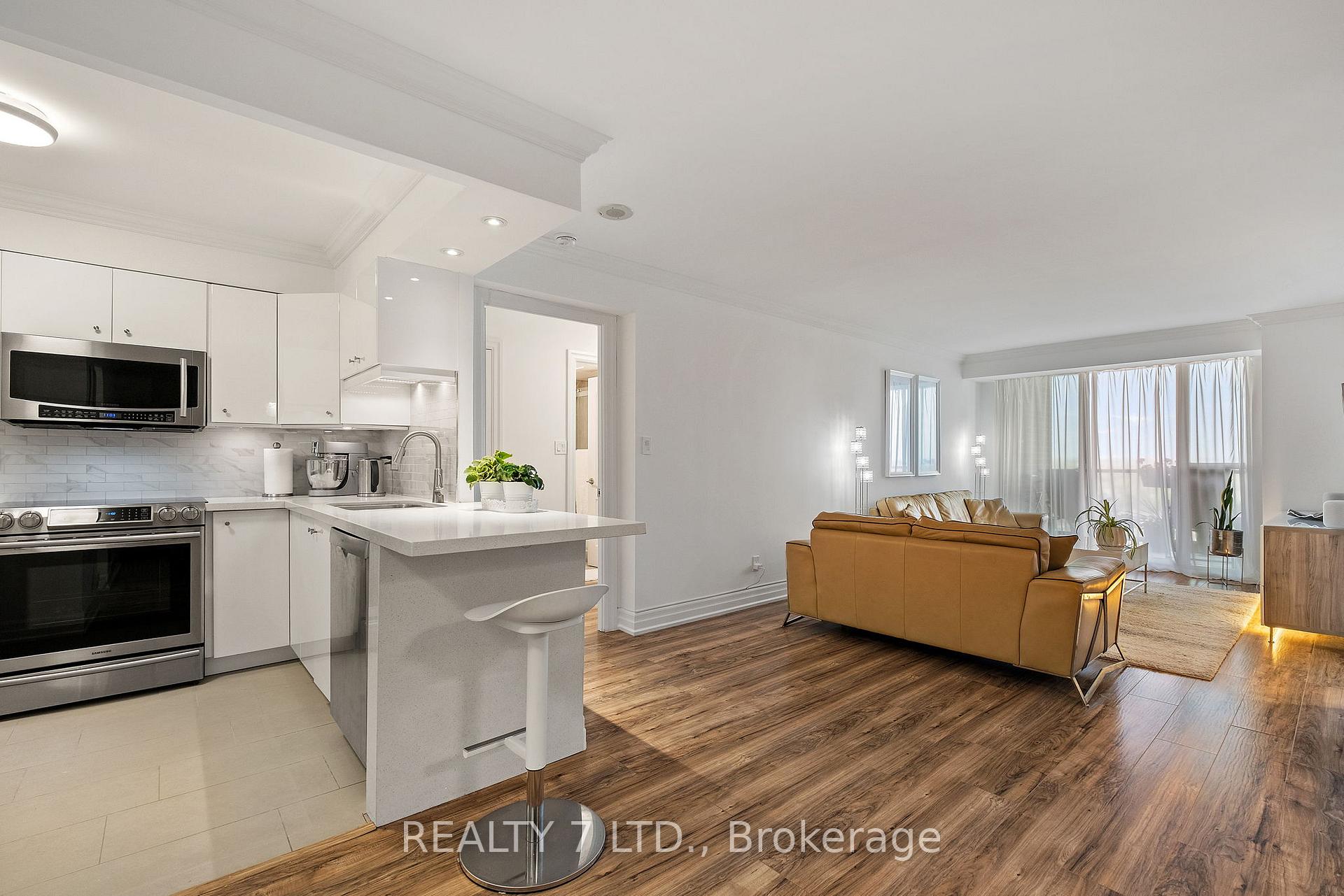 2 Bedrooms Condo at 850 Steeles, Vaughan For sale