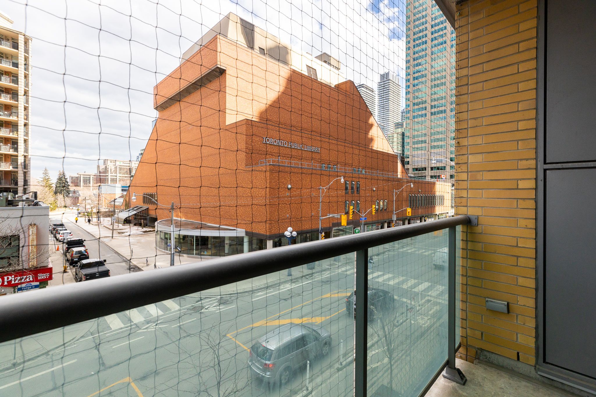 18 Yorkville Avenue 318