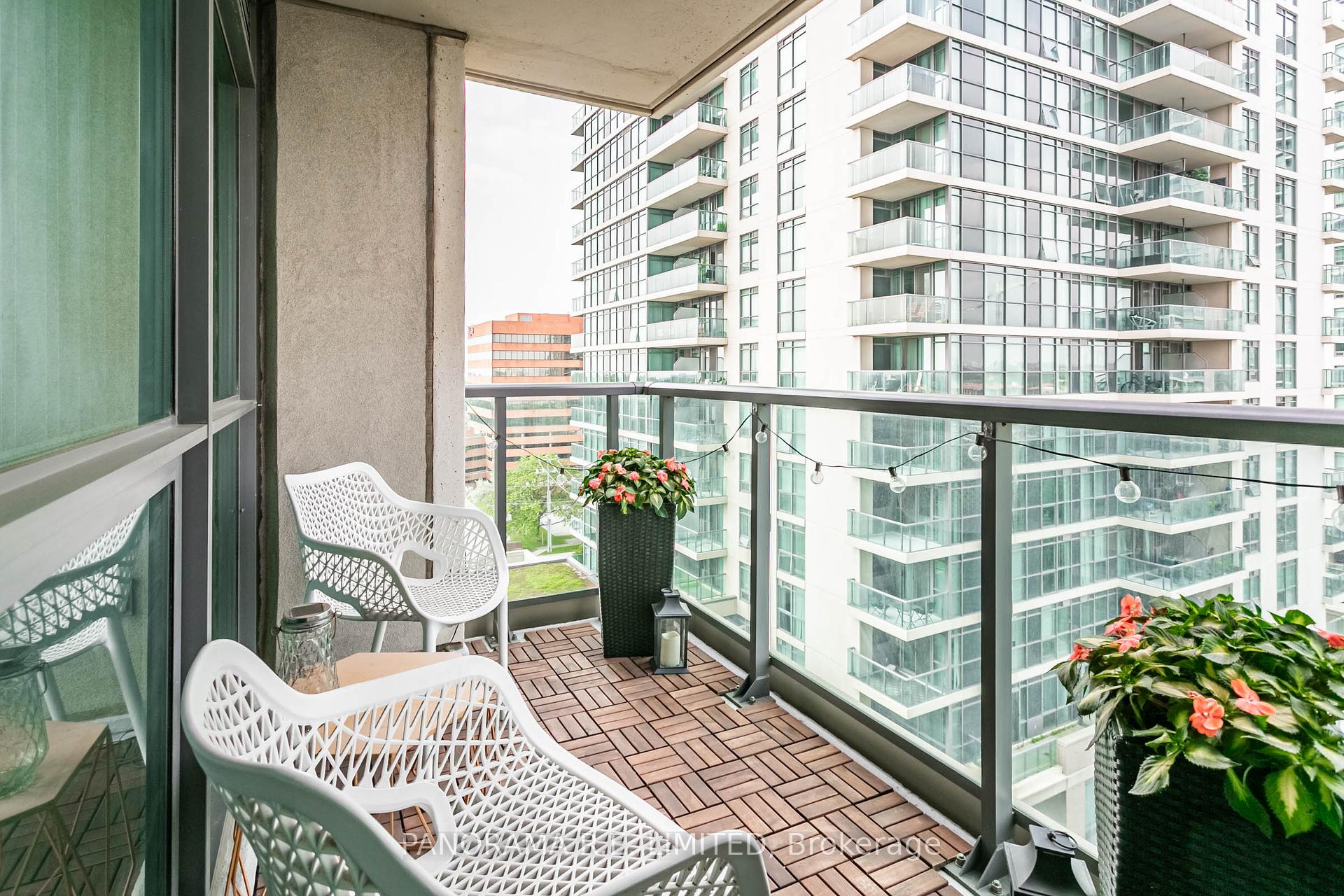 2 Bedrooms Condo at 205 Sherway Gardens, Toronto For sale