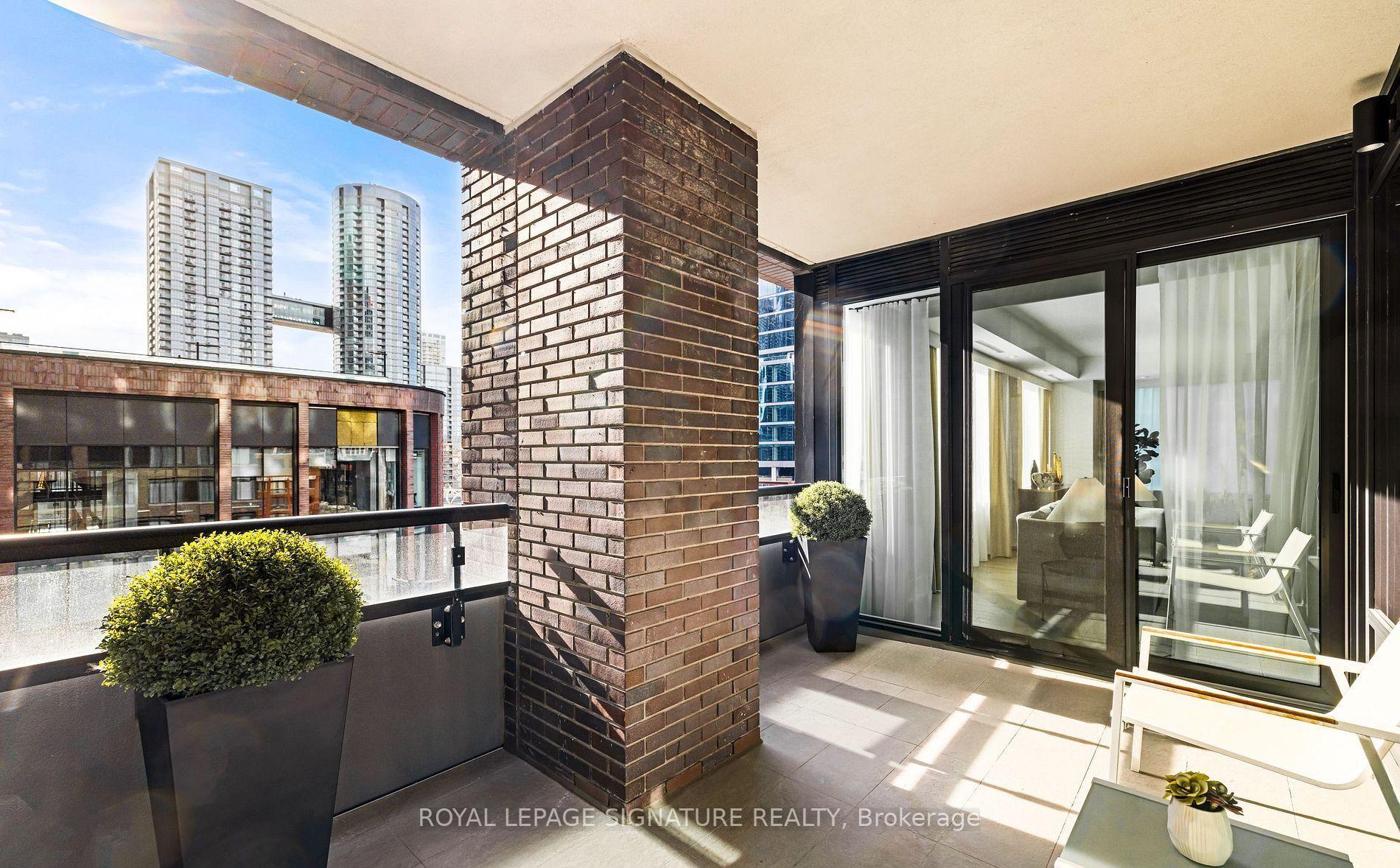 2 Bedrooms Condo at 455 Wellington, Toronto For sale