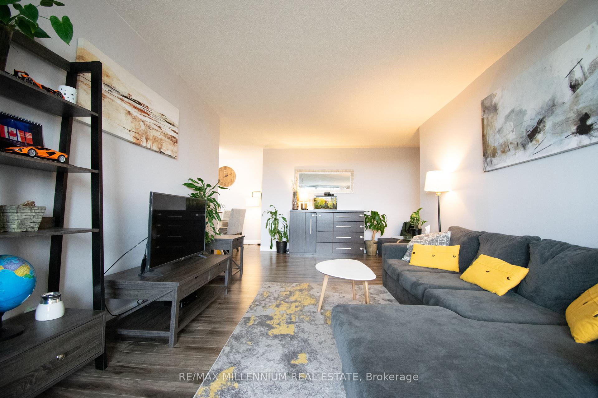 2 Bedrooms Condo at 1425 Ghent,  Burlington For sale