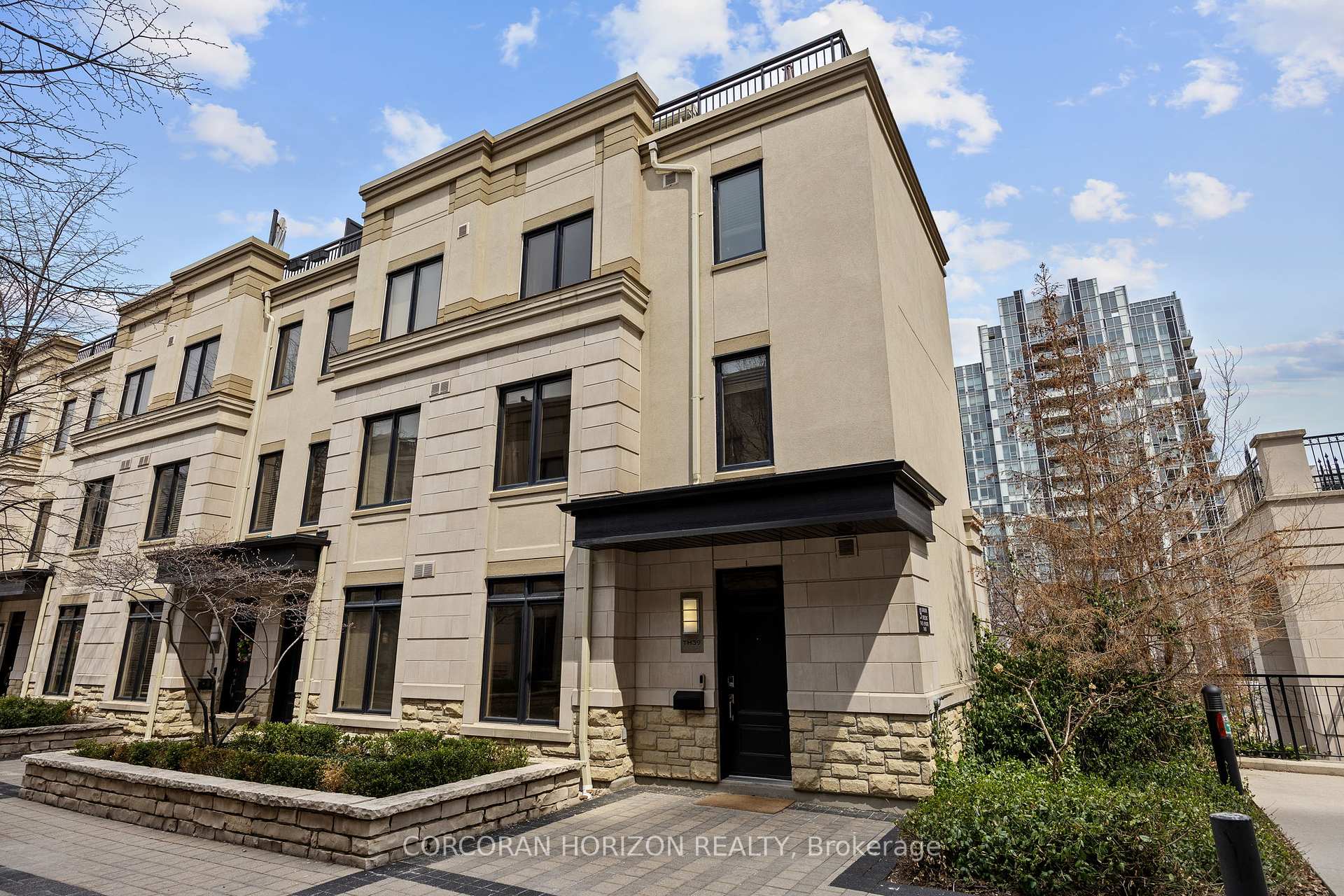 4 Bedrooms Condo at 9 Oakburn, Toronto For sale