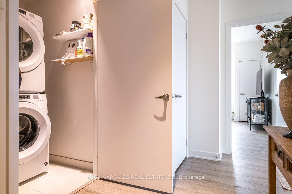 2 Bedrooms Condo at 16 Markle,  Hamilton For sale