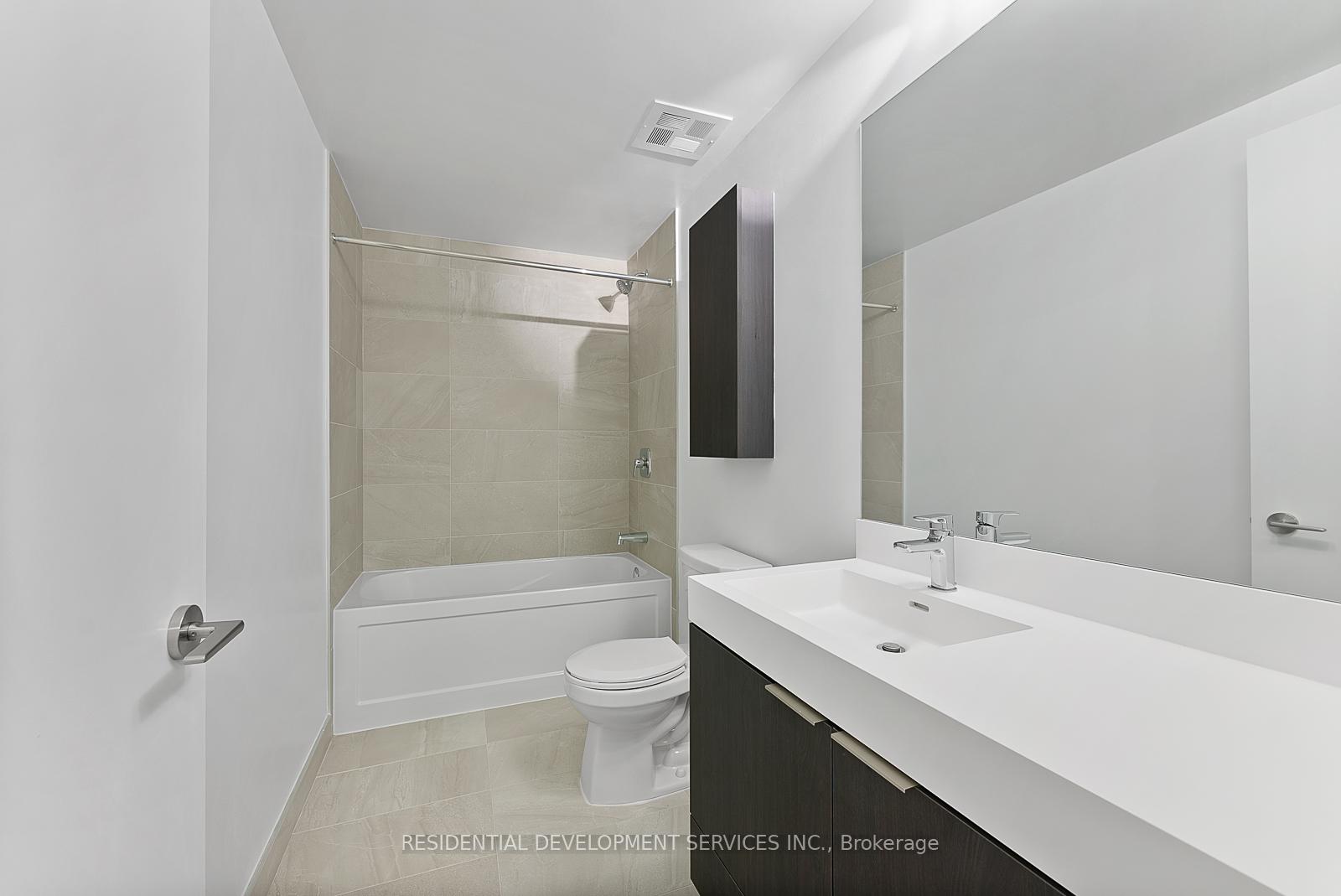 3 Bedrooms Condo at 15 Maryport,  Toronto For sale