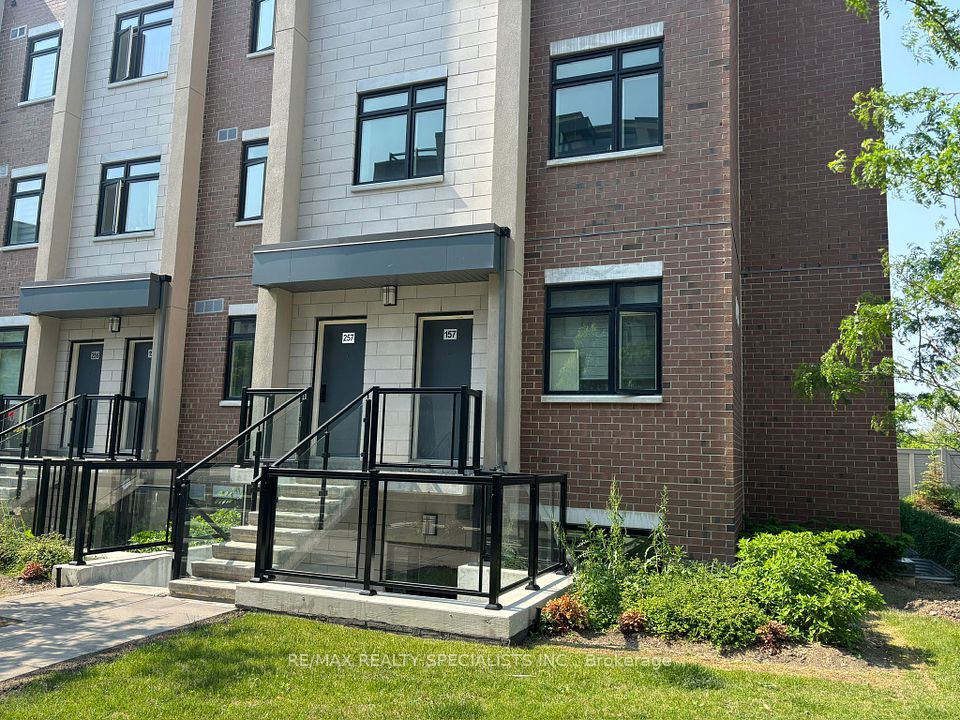 1095 Douglas Mccurdy Comm