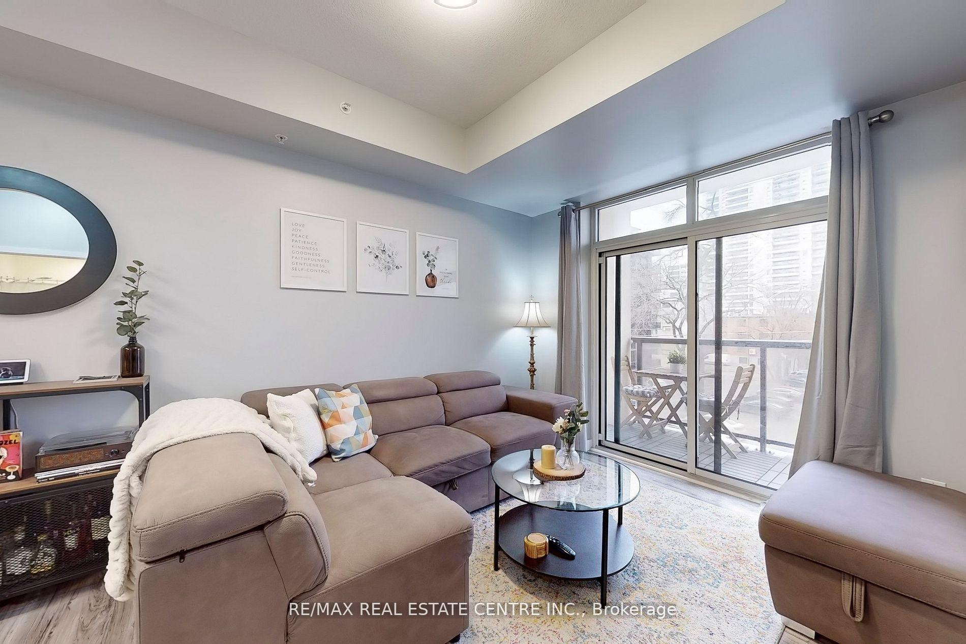 2 Bedrooms Condo at 81 Robinson,  Hamilton For sale