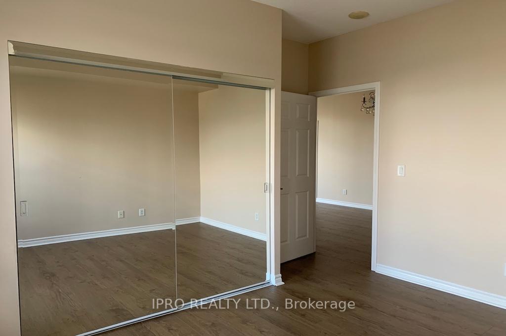 3 Bedrooms Condo at 388 Prince of Wales, Mississauga For sale