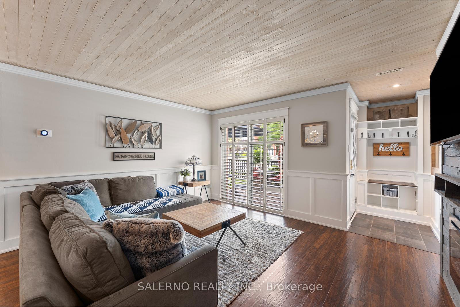 3 Bedrooms Condo at 1701 Lampman, Burlington For sale