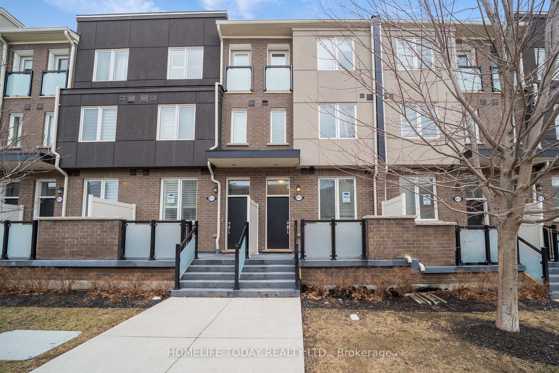 3 Bedrooms Condo at 45 Heron Park, Toronto For sale