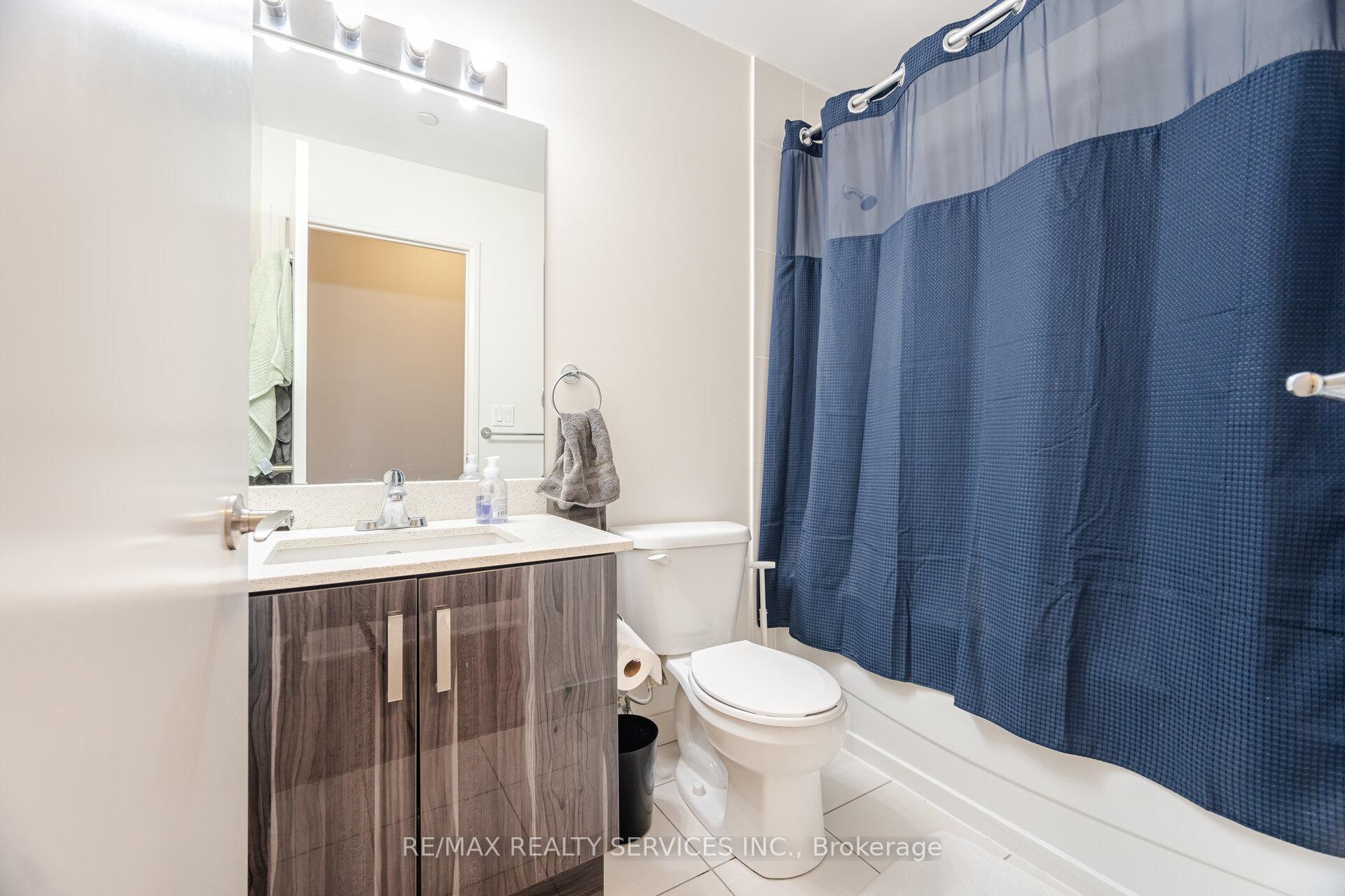 3 Bedrooms Condo at 2900 Highway 7, Vaughan For sale