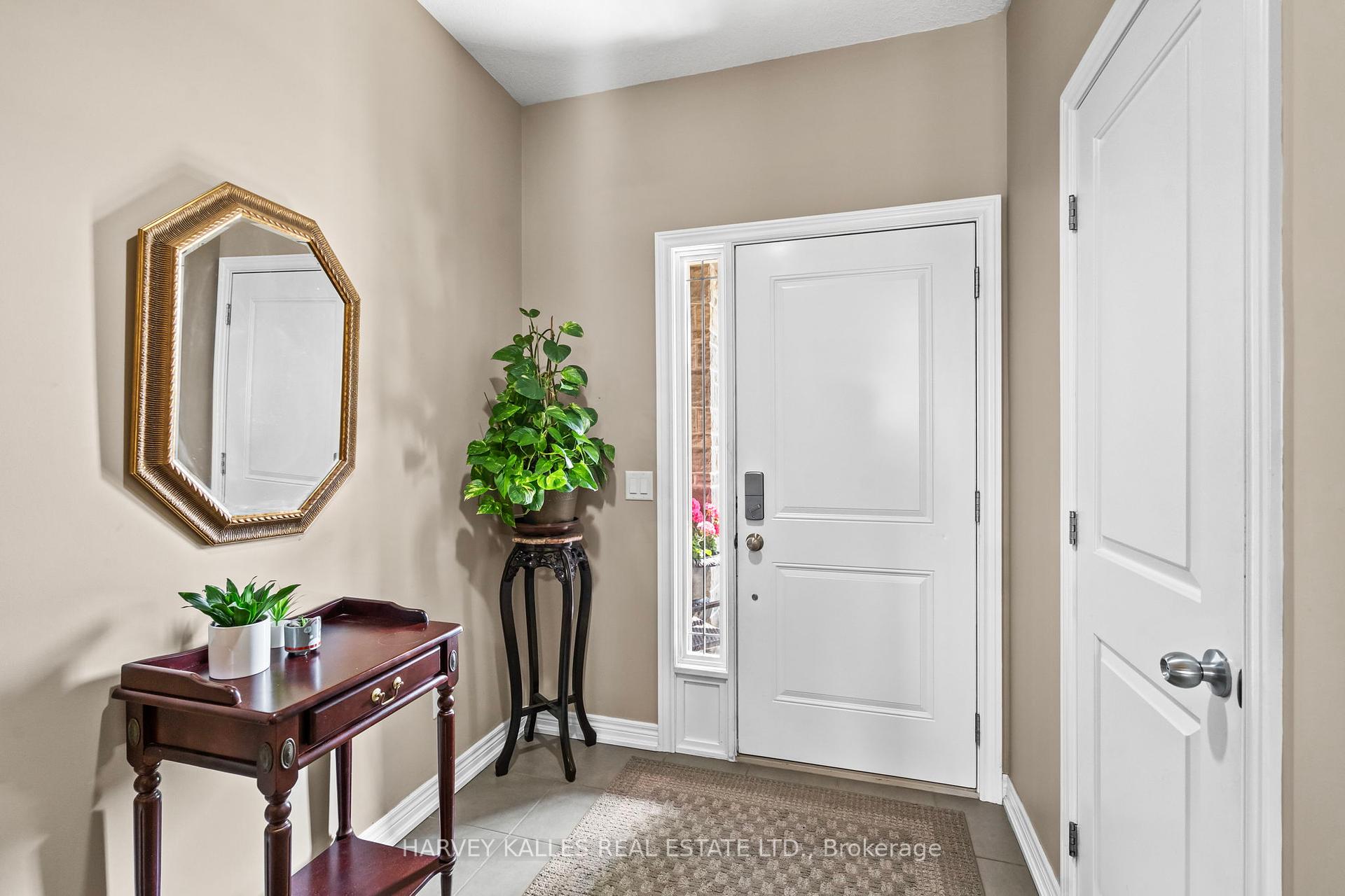3 Bedrooms Condo at 3003 Glover, Burlington For sale