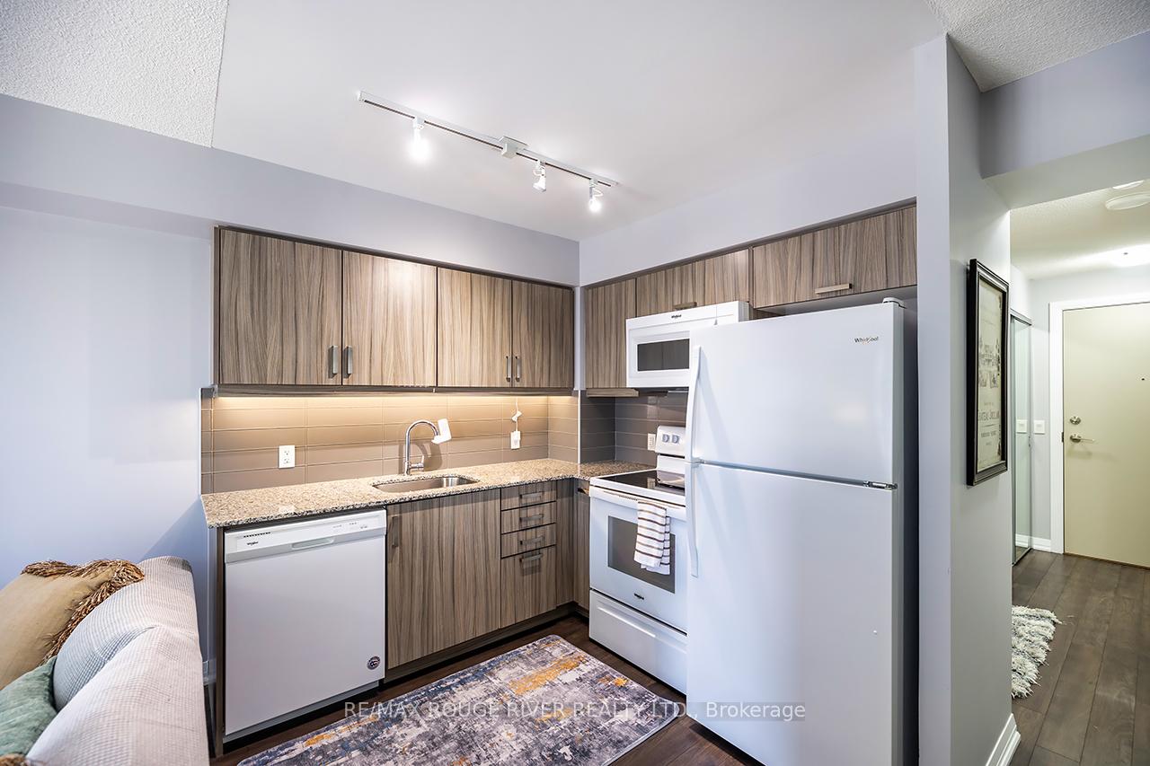 2 Bedrooms Condo at 30 Meadowglen,  Toronto For sale