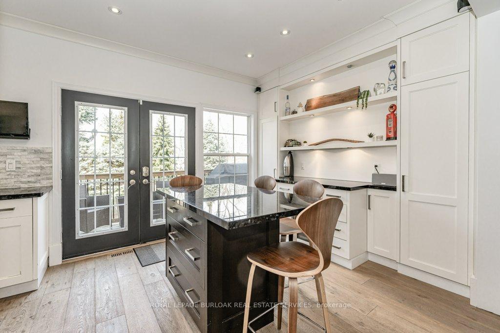 2 Bedrooms Condo at 1061 North Shore, Burlington For sale