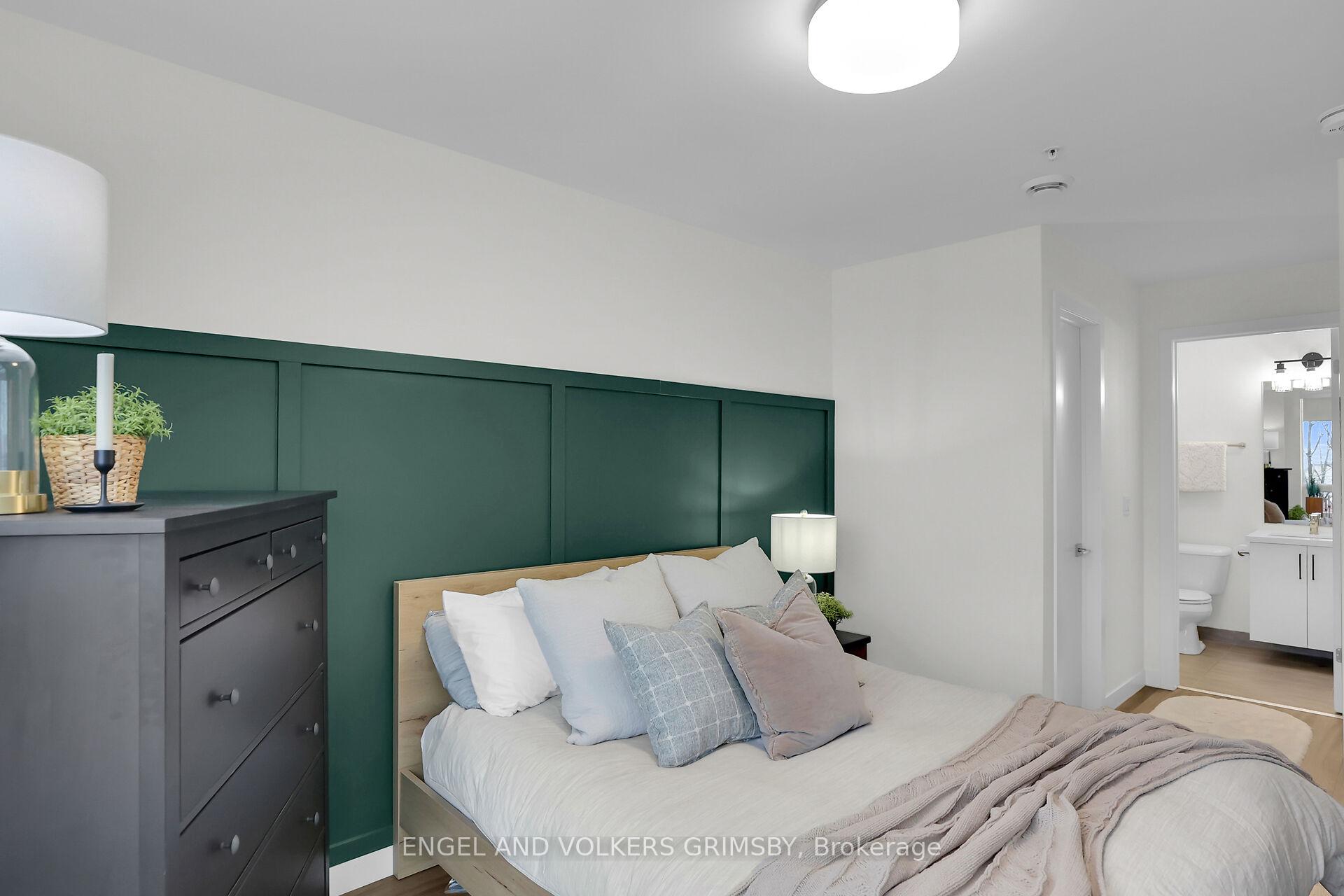 2 Bedrooms Condo at 479 Charlton,  Hamilton For sale