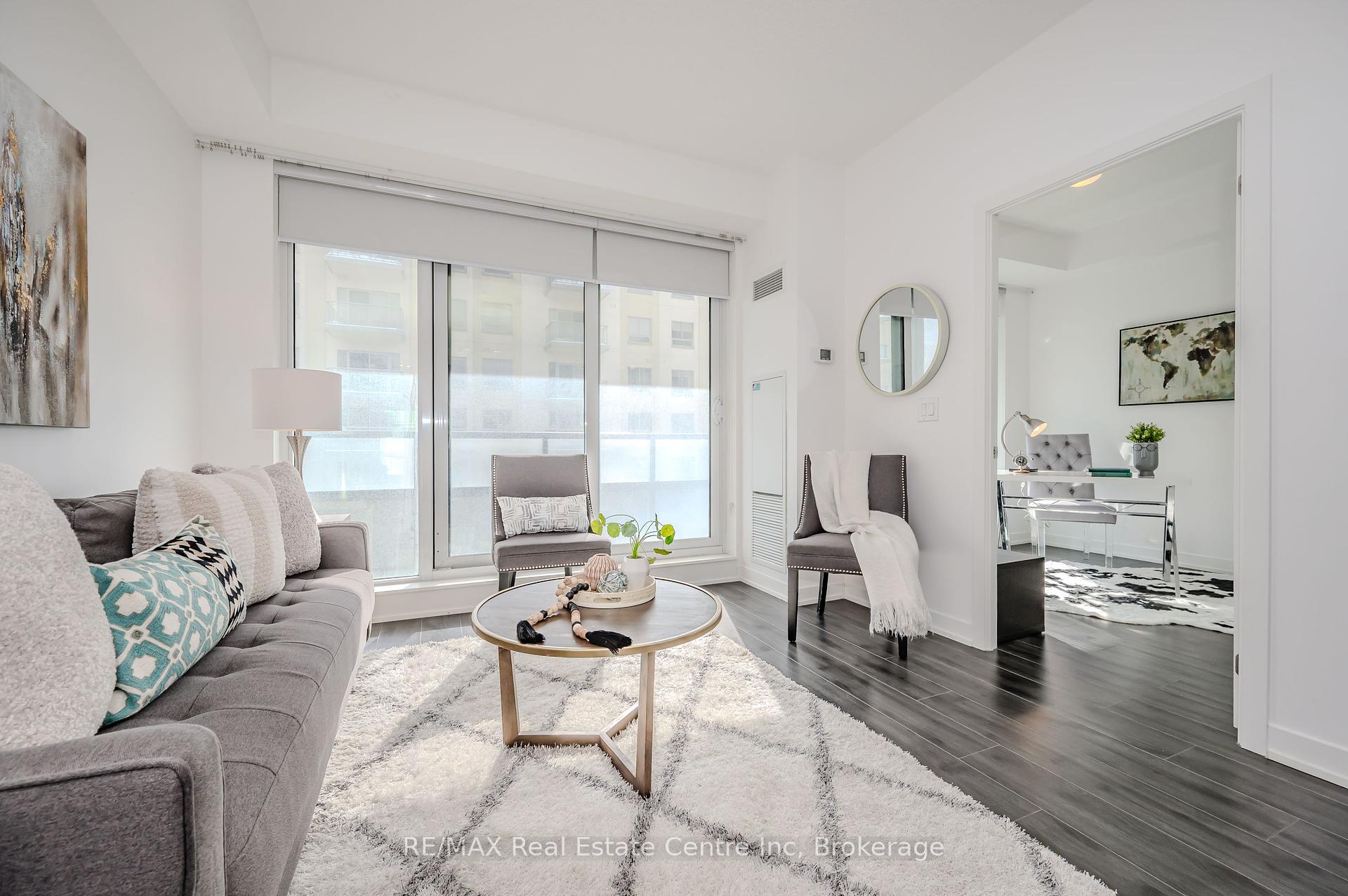 2 Bedrooms Condo at 18 Rean, Toronto For sale