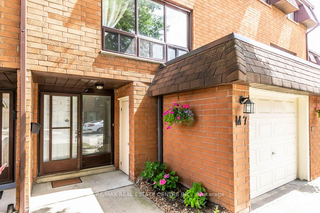 3 Bedrooms Condo at 444 Stone Church,  Hamilton For sale