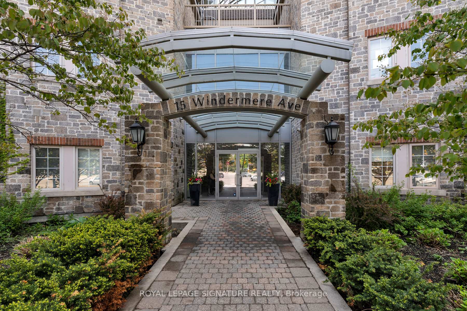 1 Bedroom Condo at 15 Windermere, Toronto For sale