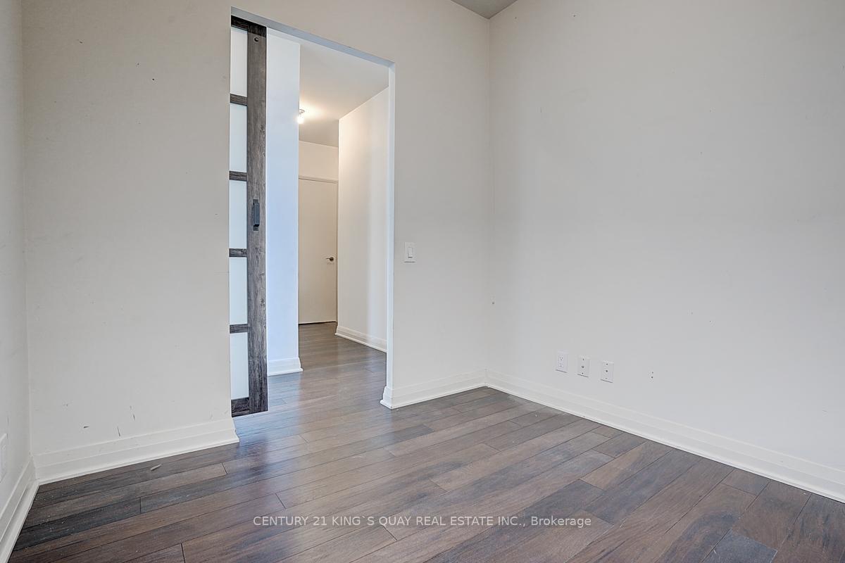 2 Bedrooms Condo at 5 Valhalla Inn, Toronto For sale