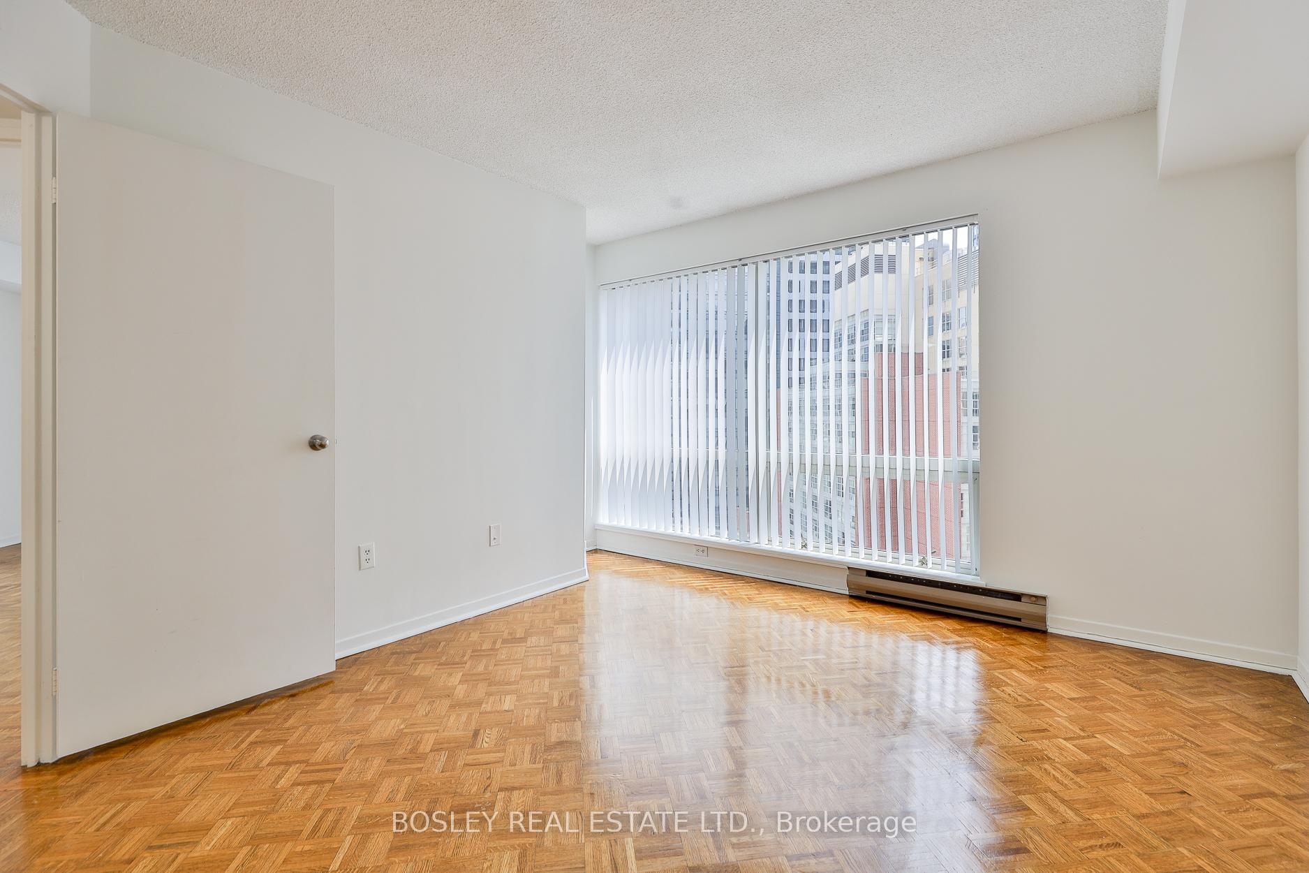 2 Bedrooms Condo at 1001 Bay, Toronto For sale