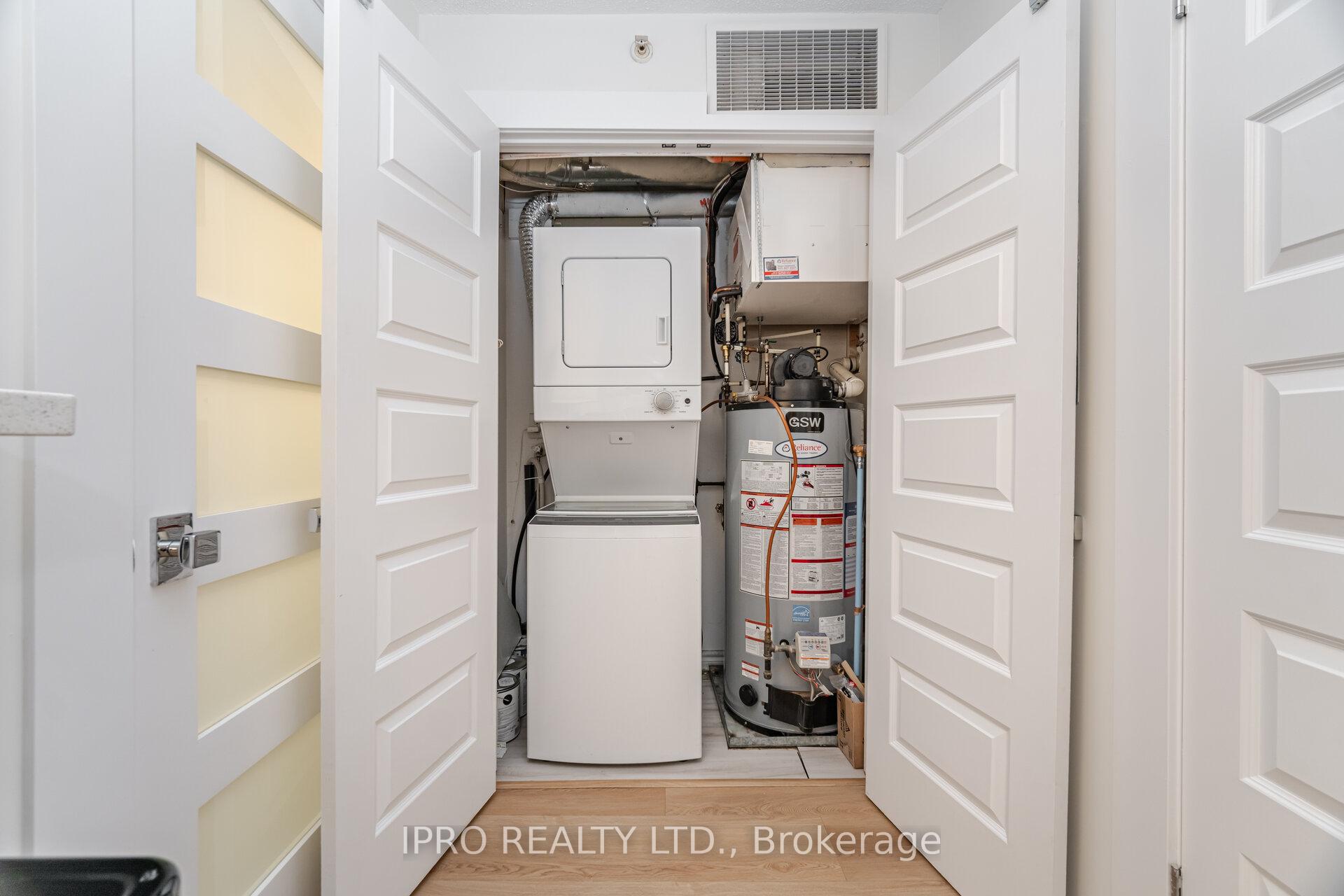 2 Bedrooms Condo at 1411 Walker’s, Burlington For sale