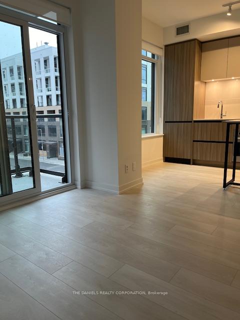 2 Bedrooms Condo at 8 Beverley Glen, Vaughan For sale