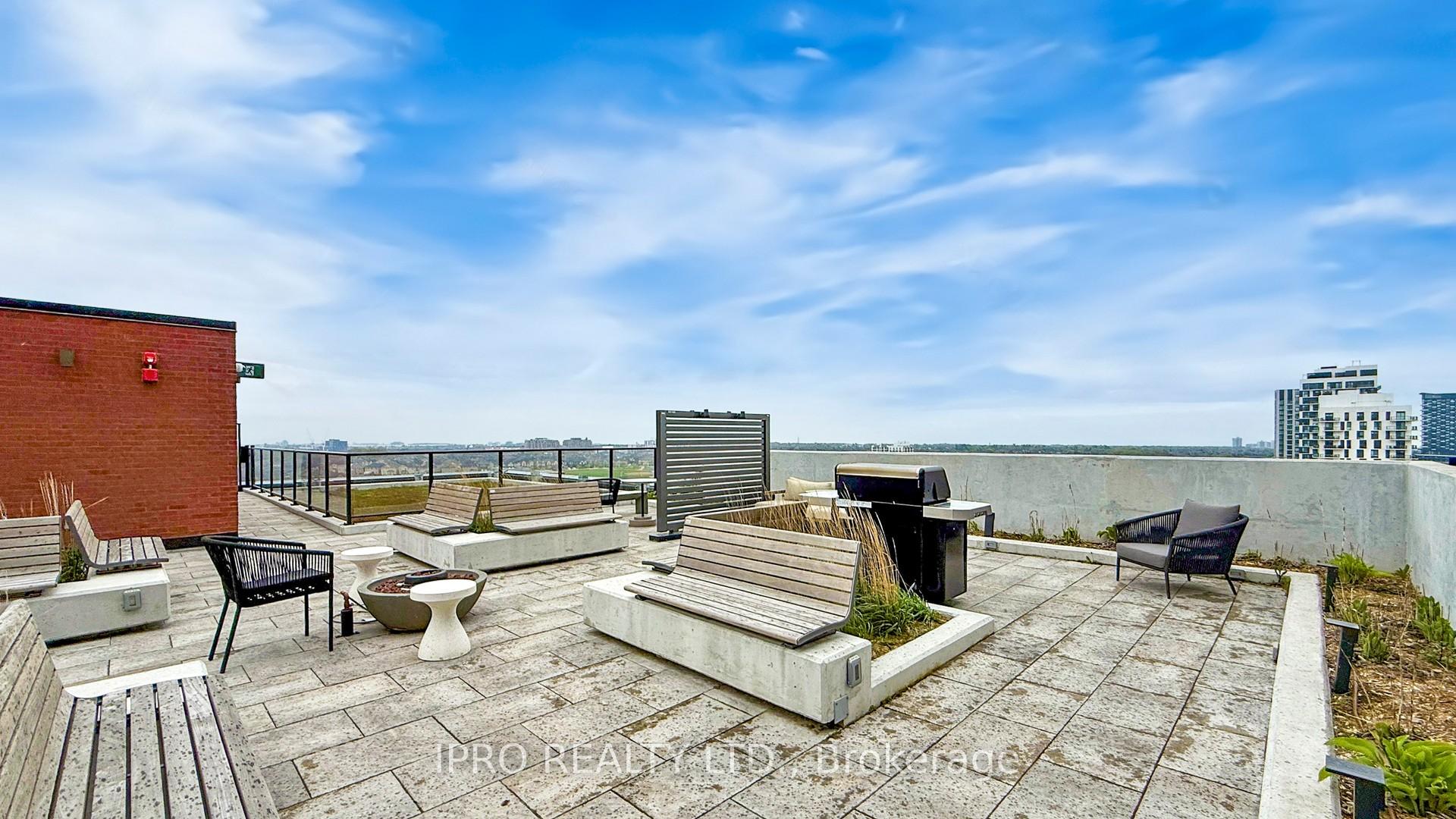 2 Bedrooms Condo at 3200 William Coltson, Oakville For sale
