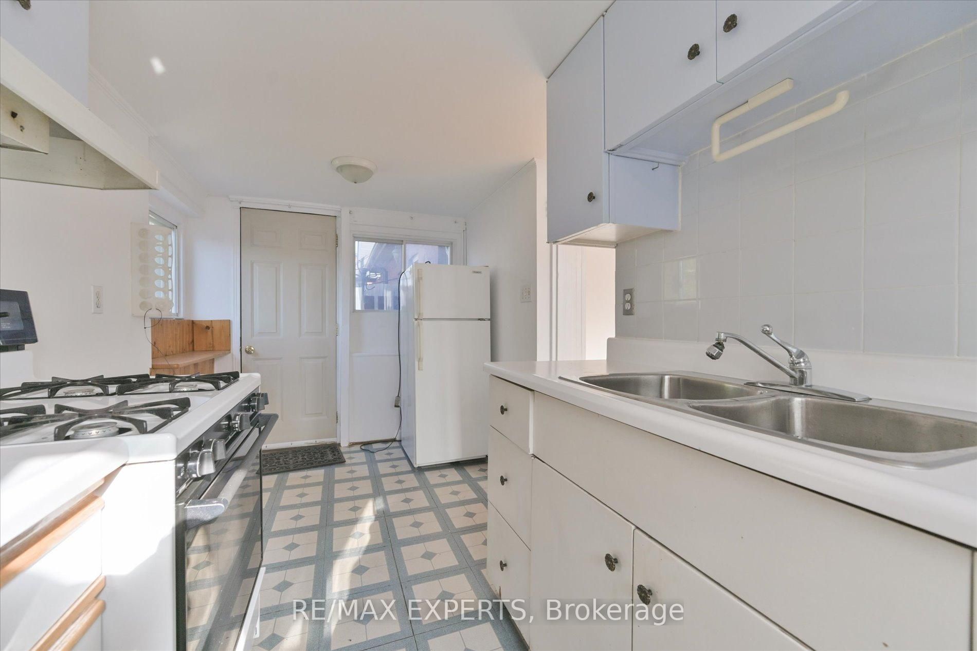 18 Barton Avenue