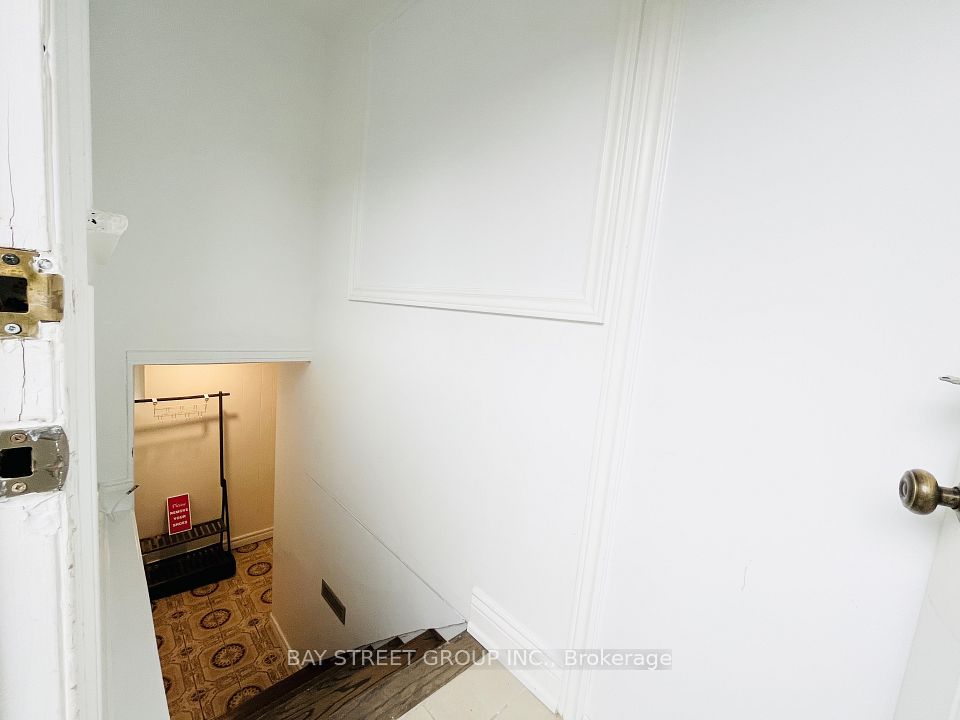 https://trreb-image.ampre.ca/RK4w4FL5r3QAYQ9Ms4ylzswpXqJ694M1_QFWHhb6Nts/rs:fit:960:960/wm:.5:so:0:50:.4/wmsh:10/wmt:PHNwYW4gZm9yZWdyb3VuZD0nd2hpdGUnIGZvbnQ9JzY4Jz5CQVkgU1RSRUVUIEdST1VQIElOQy4sIEJyb2tlcmFnZTwvc3Bhbj4/L3RycmViL2xpc3RpbmdzLzQwLzk0LzQwLzE2L3AvMTlmODM3YmQtNzVhYy00NWQ5LWJlOWItMDUxY2Q5Zjc5OWY3LmpwZw.jpg