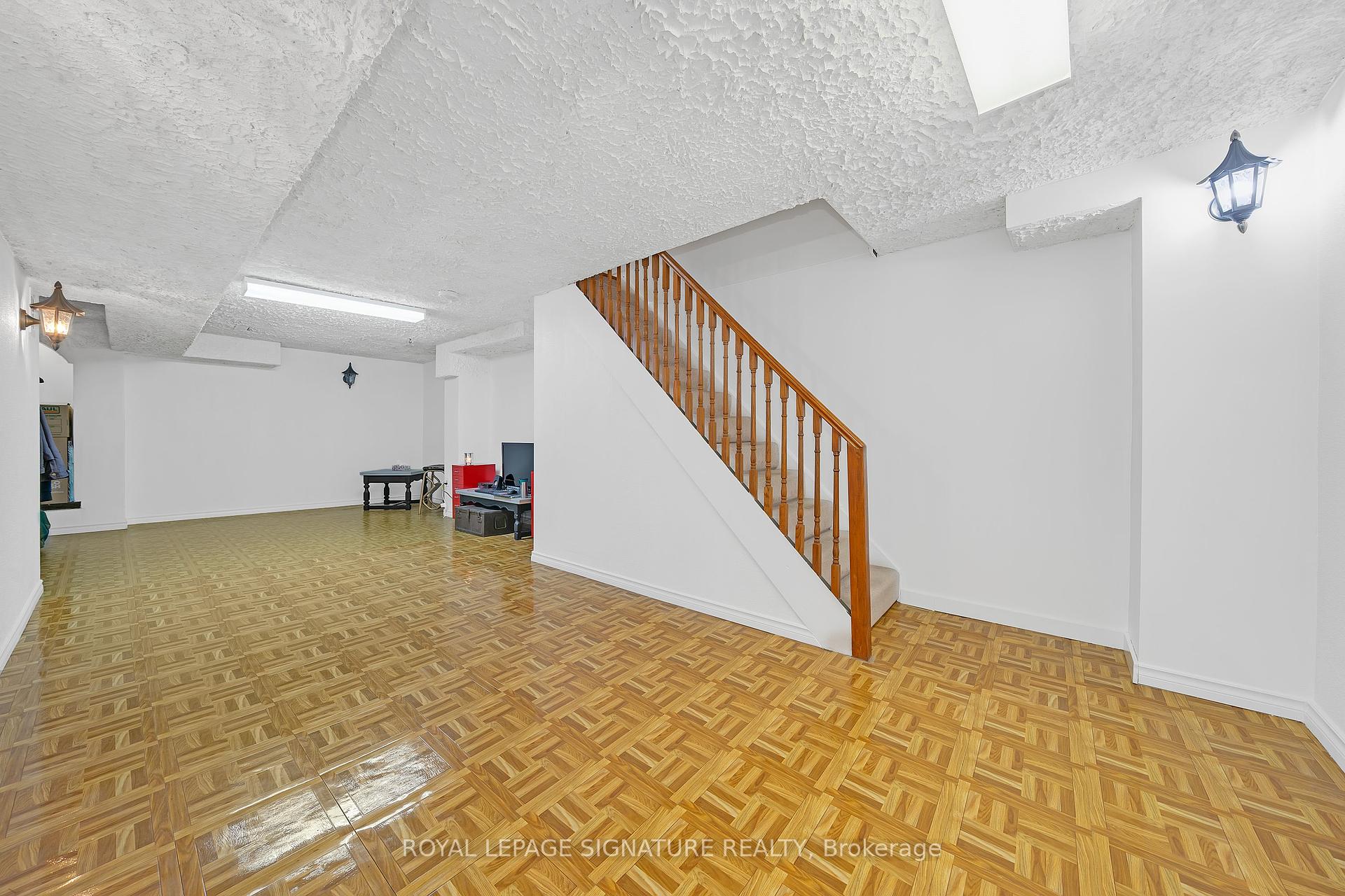 3 Bedrooms Condo at 5 Early Apple, Toronto For sale