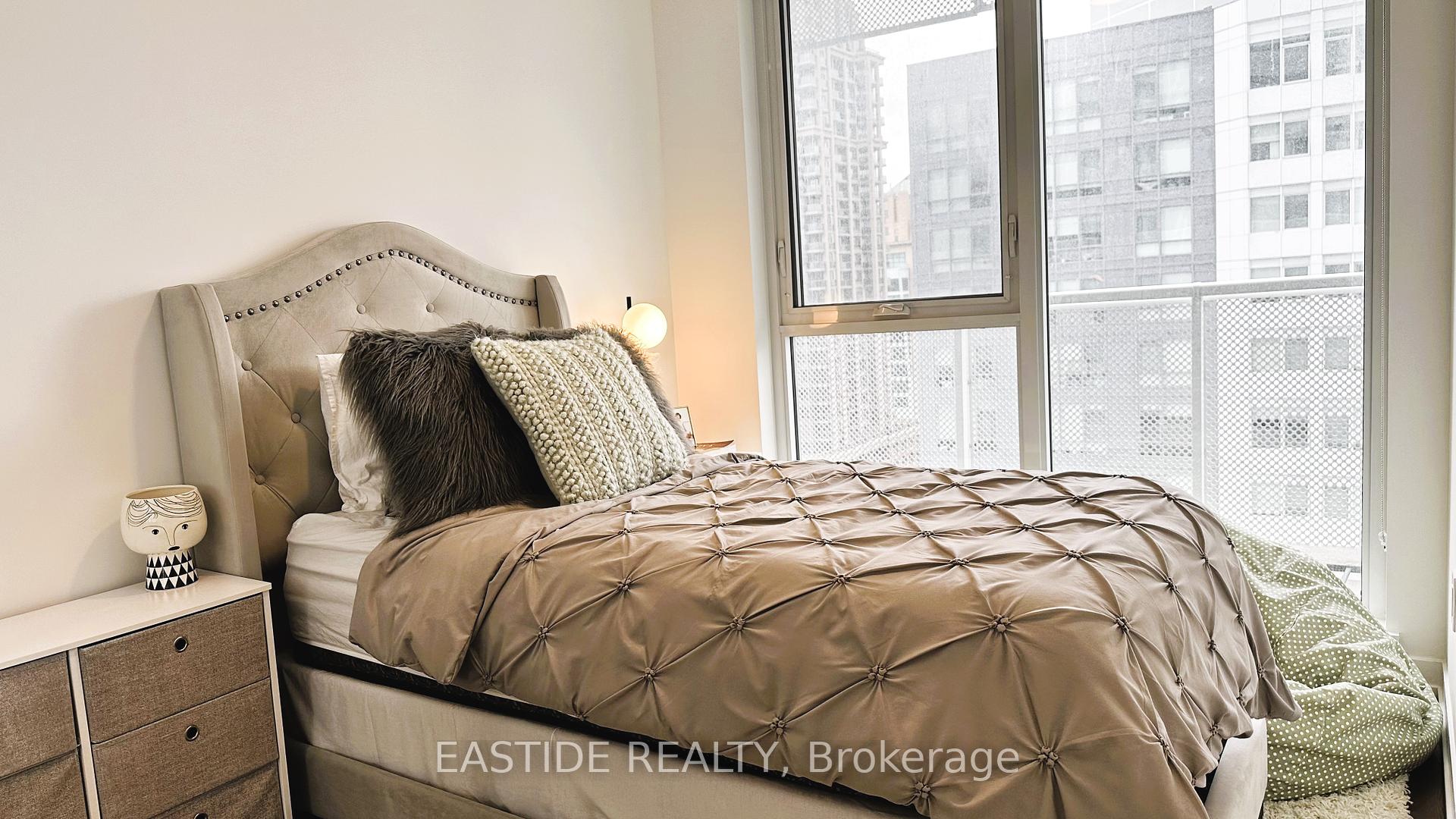 3 Bedrooms Condo at 4065 Confederation, Mississauga For sale