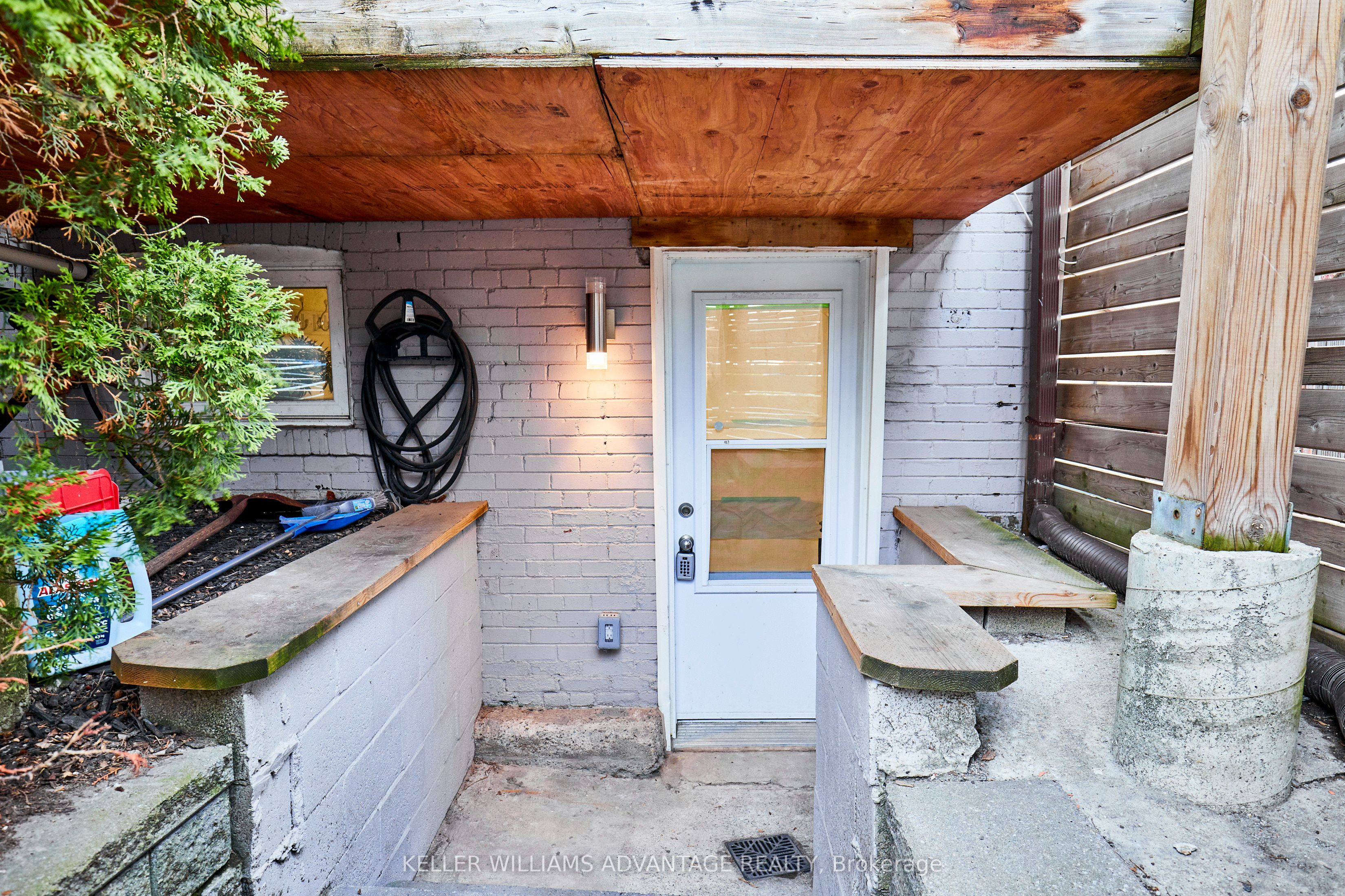 233 Kingston Road, Toronto, ON M4L 1T5