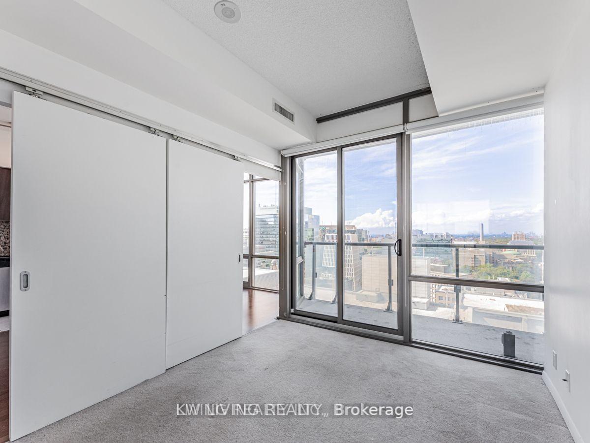 2 Bedrooms Condo at 832 Bay,  Toronto For sale