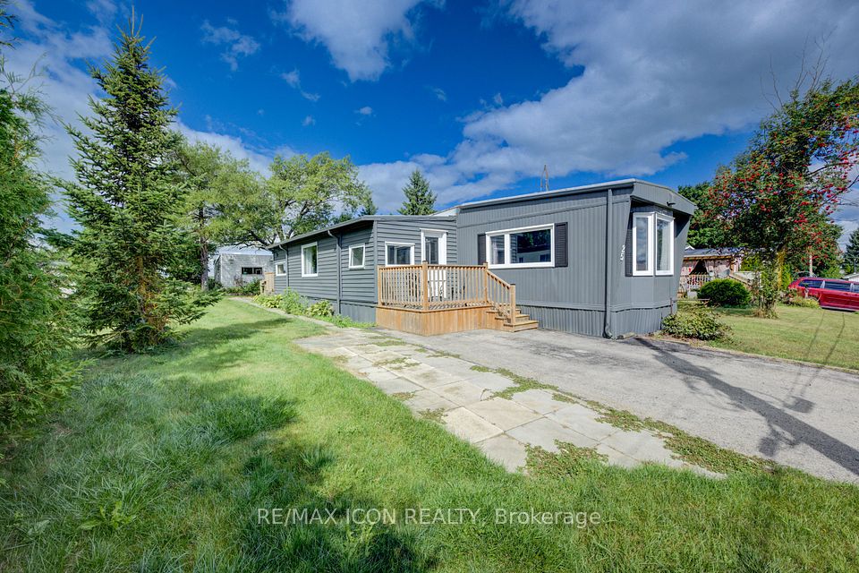 25 Grand Vista Crescent, Wellington North, ON N0G 2L0